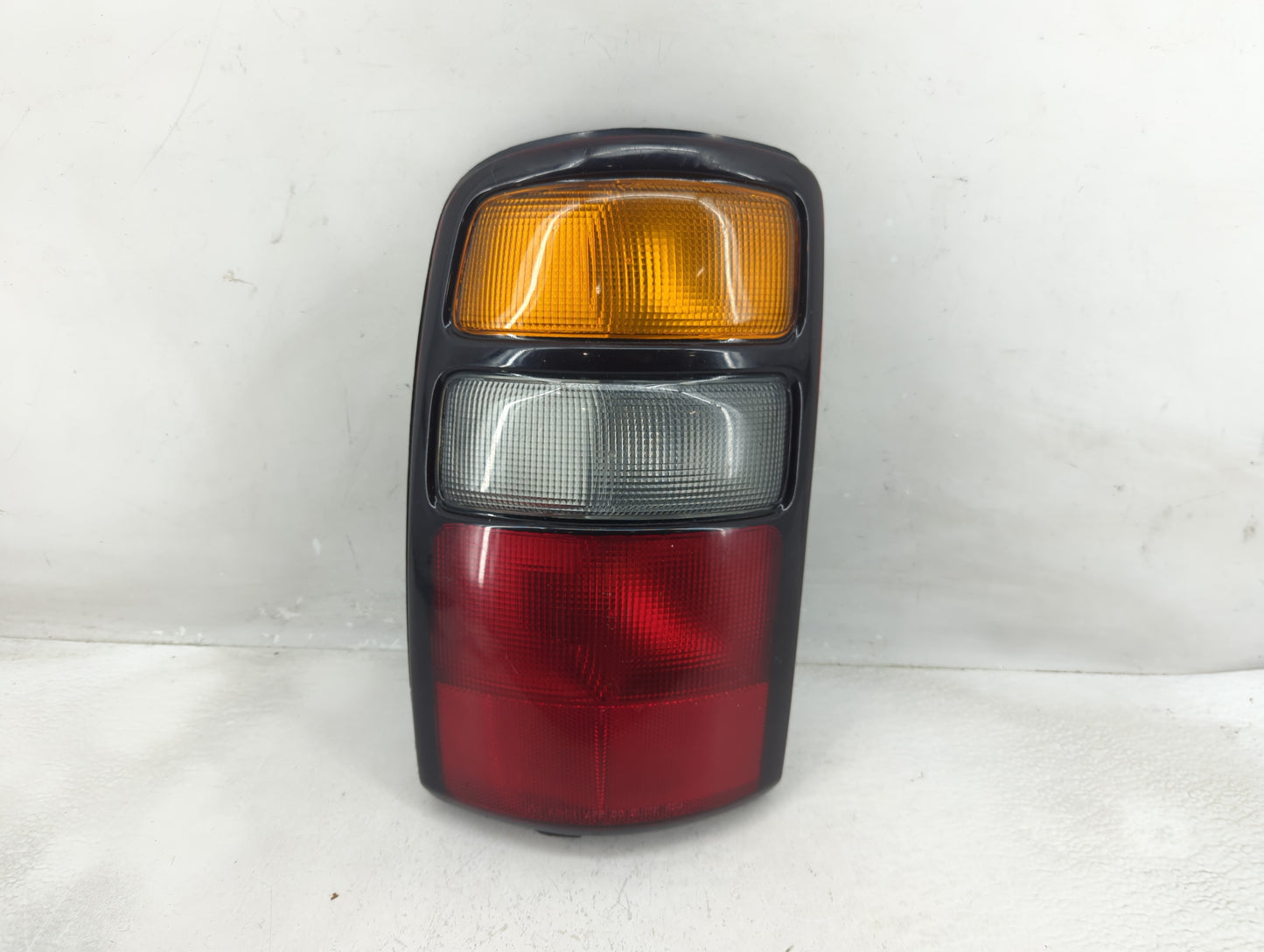 2000-2003 Chevrolet Tahoe Tail Light Assembly Driver Left OEM P/N:16525375 Fits Fits 2000 2001 2002 2003 OEM Used Auto Parts