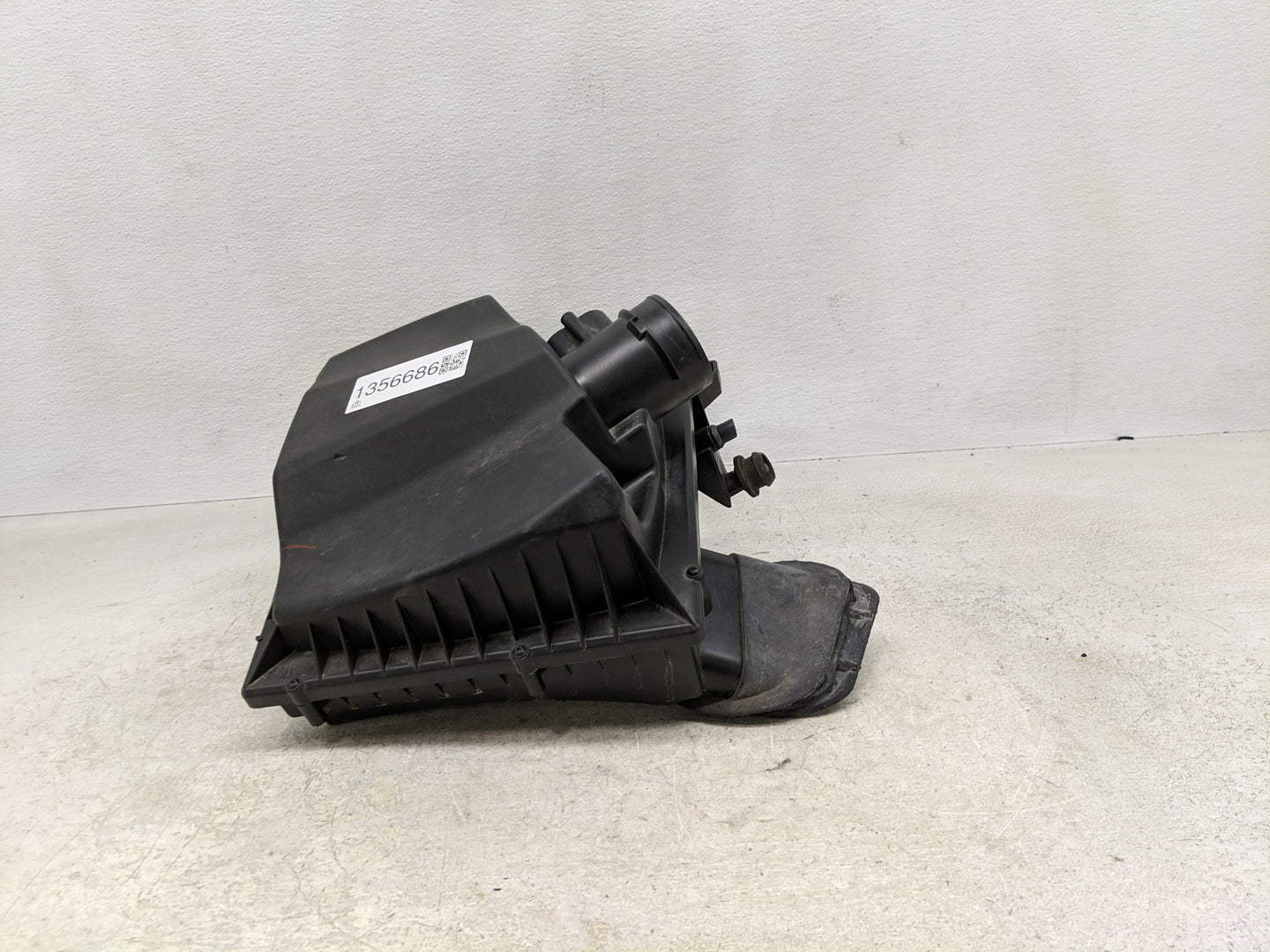 2000-2002 Chevrolet Tahoe Air Cleaner Intake-duct Hose Tube - Oemusedautoparts1.com