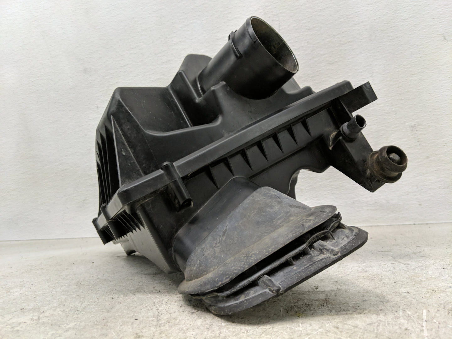 2000-2002 Chevrolet Tahoe Air Cleaner Intake-duct Hose Tube - Oemusedautoparts1.com