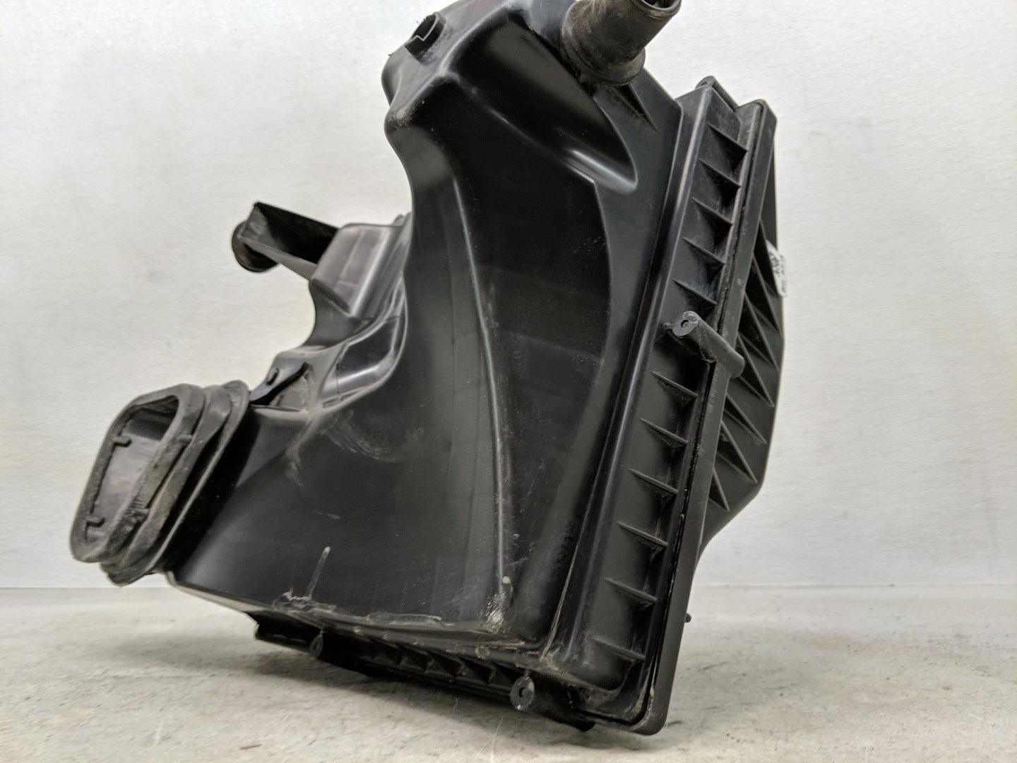 2000-2002 Chevrolet Tahoe Air Cleaner Intake-duct Hose Tube - Oemusedautoparts1.com