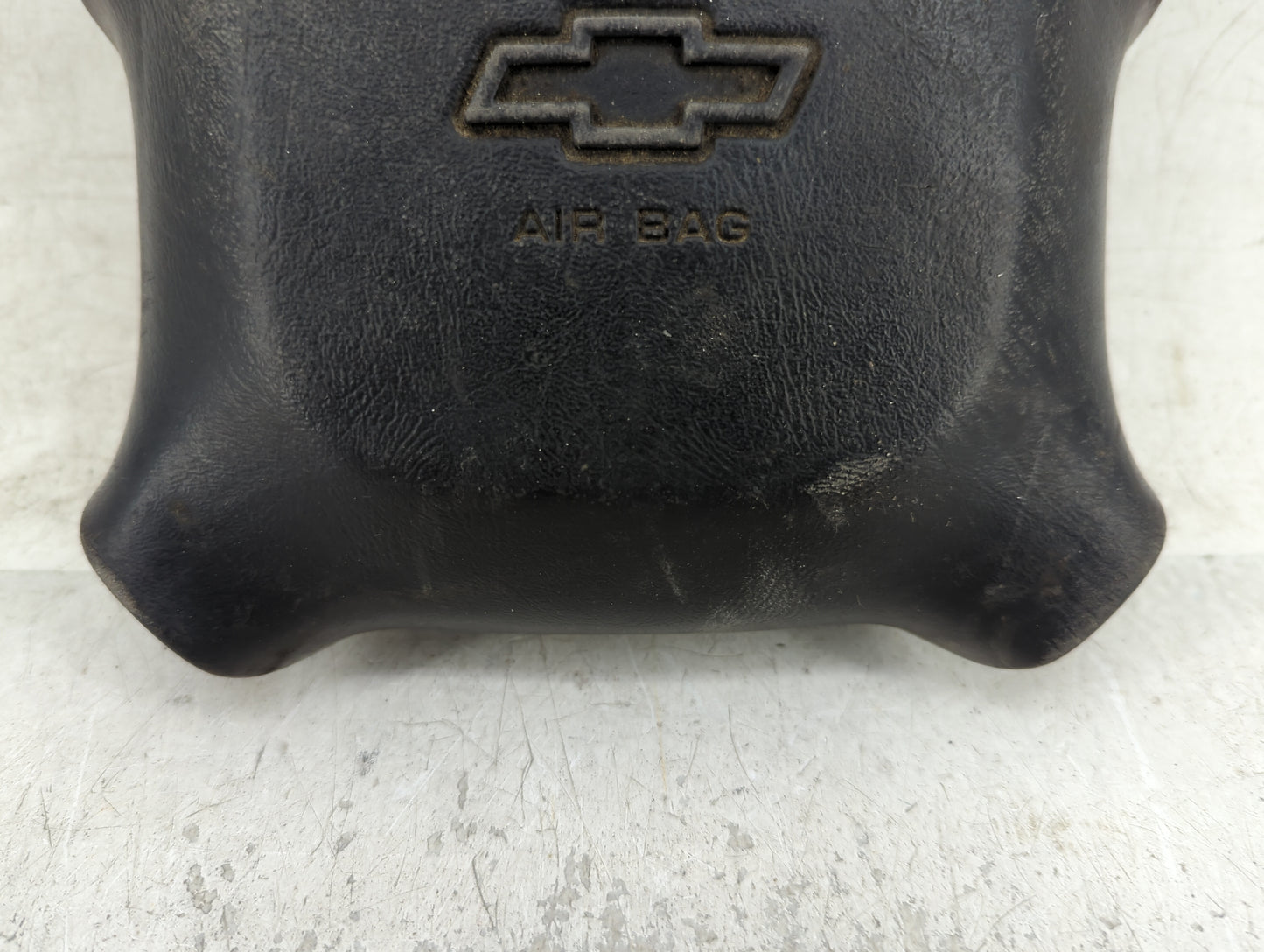 2001-2002 Chevrolet Tahoe Air Bag Driver Left Steering Wheel Mounted Fits Fits 2001 2002 2003 2004 2005 OEM Used Auto Parts 
