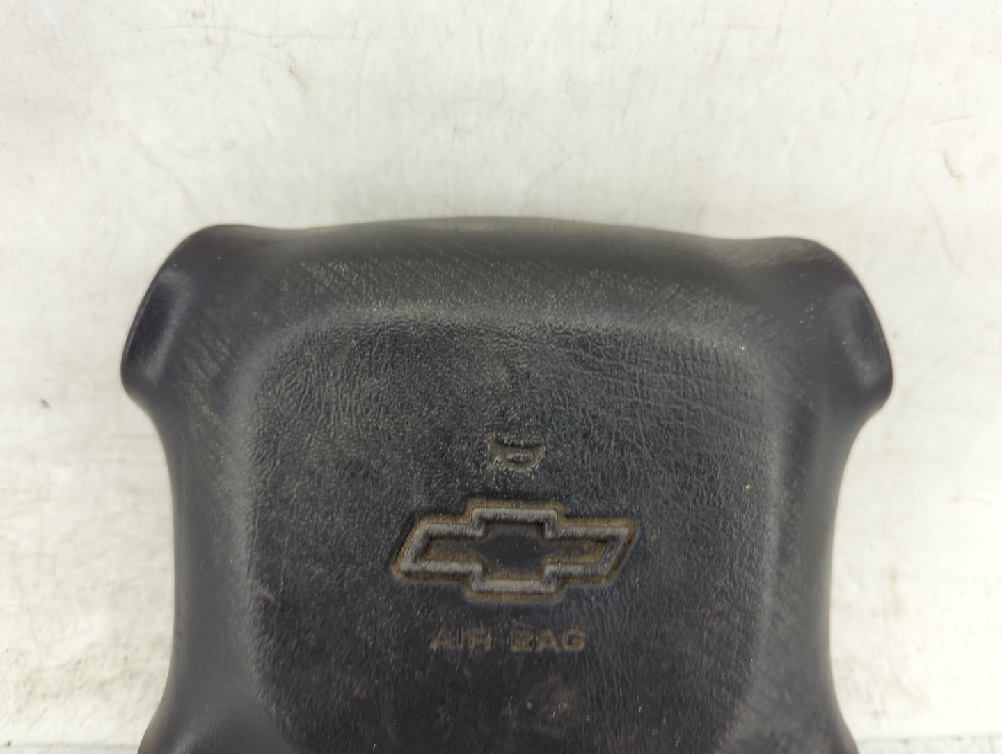 2001-2002 Chevrolet Tahoe Air Bag Driver Left Steering Wheel Mounted Fits Fits 2001 2002 2003 2004 2005 OEM Used Auto Parts 