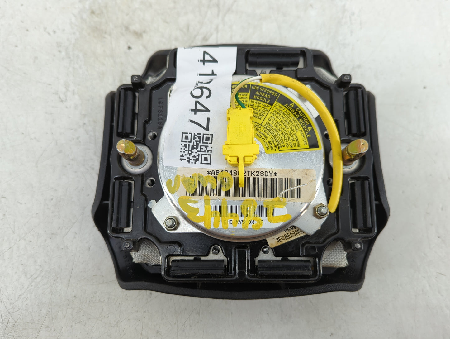 2001-2002 Chevrolet Tahoe Air Bag Driver Left Steering Wheel Mounted Fits Fits 2001 2002 2003 2004 2005 OEM Used Auto Parts 