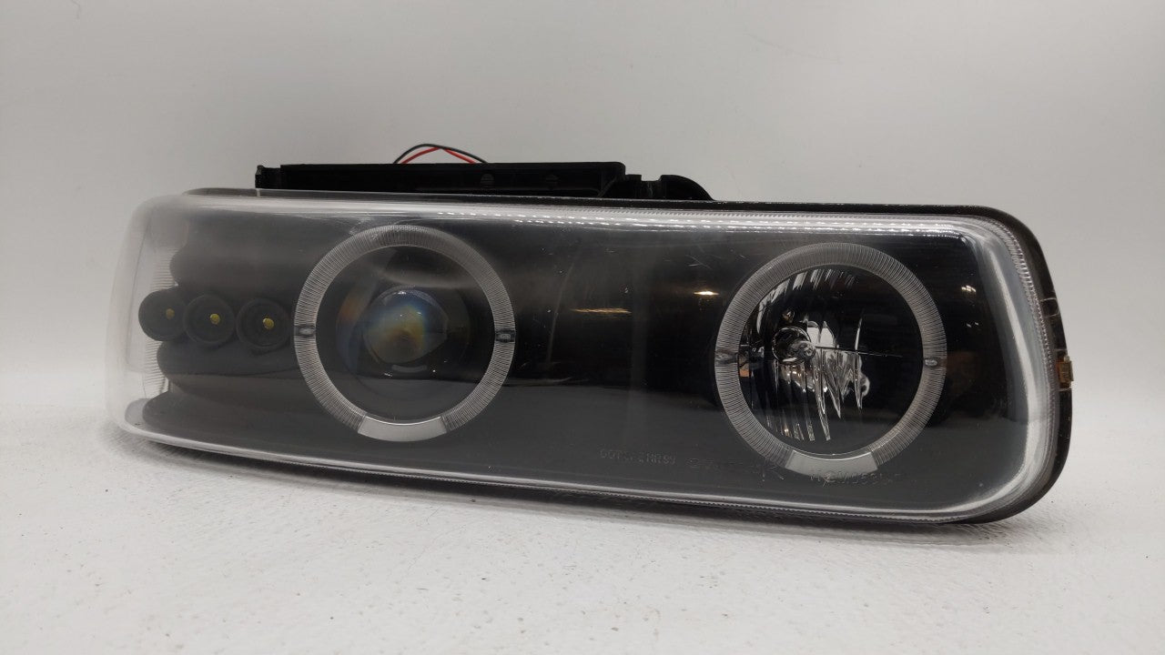 2000-2006 Chevrolet Tahoe Passenger Right Oem Head Light Headlight Lamp - Oemusedautoparts1.com