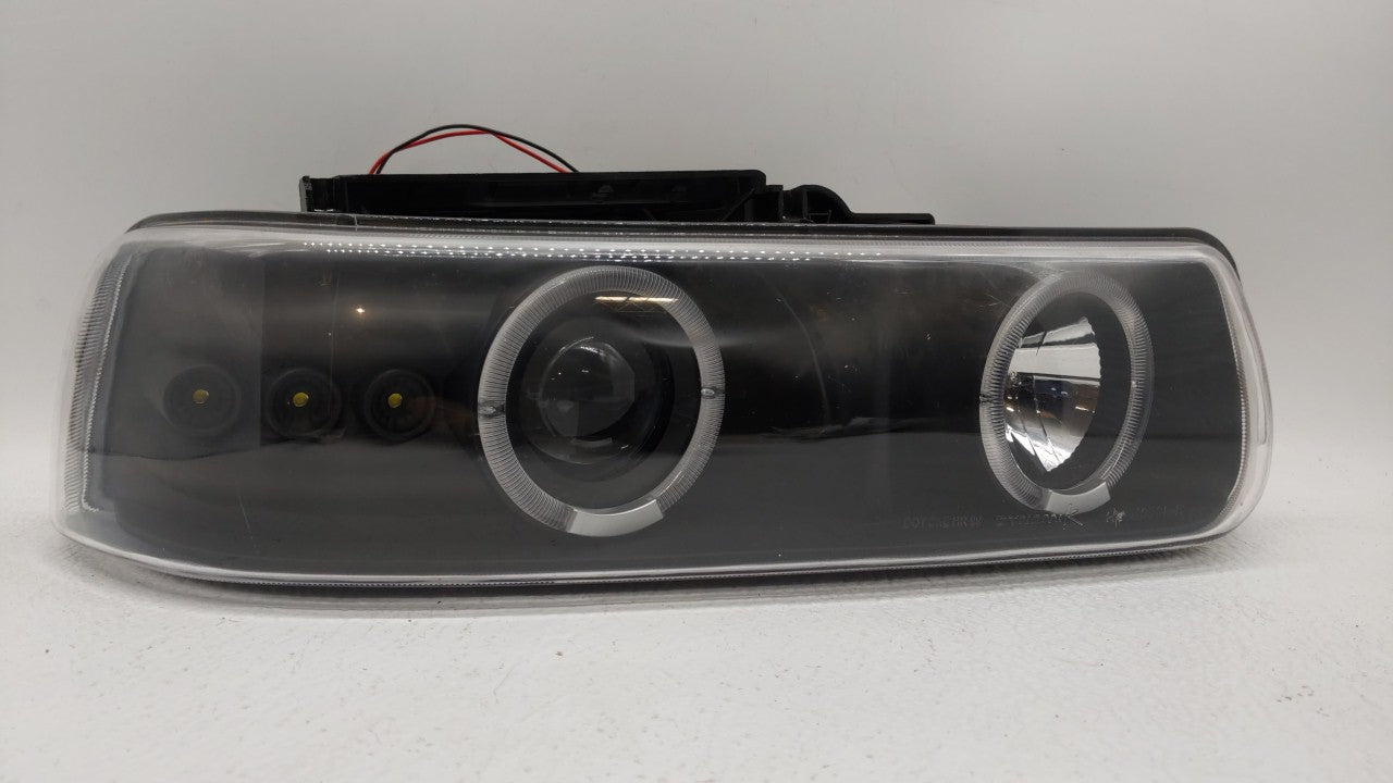 2000-2006 Chevrolet Tahoe Passenger Right Oem Head Light Headlight Lamp - Oemusedautoparts1.com