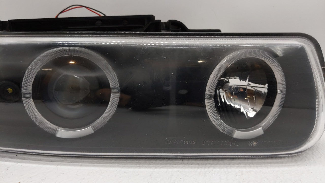 2000-2006 Chevrolet Tahoe Passenger Right Oem Head Light Headlight Lamp - Oemusedautoparts1.com