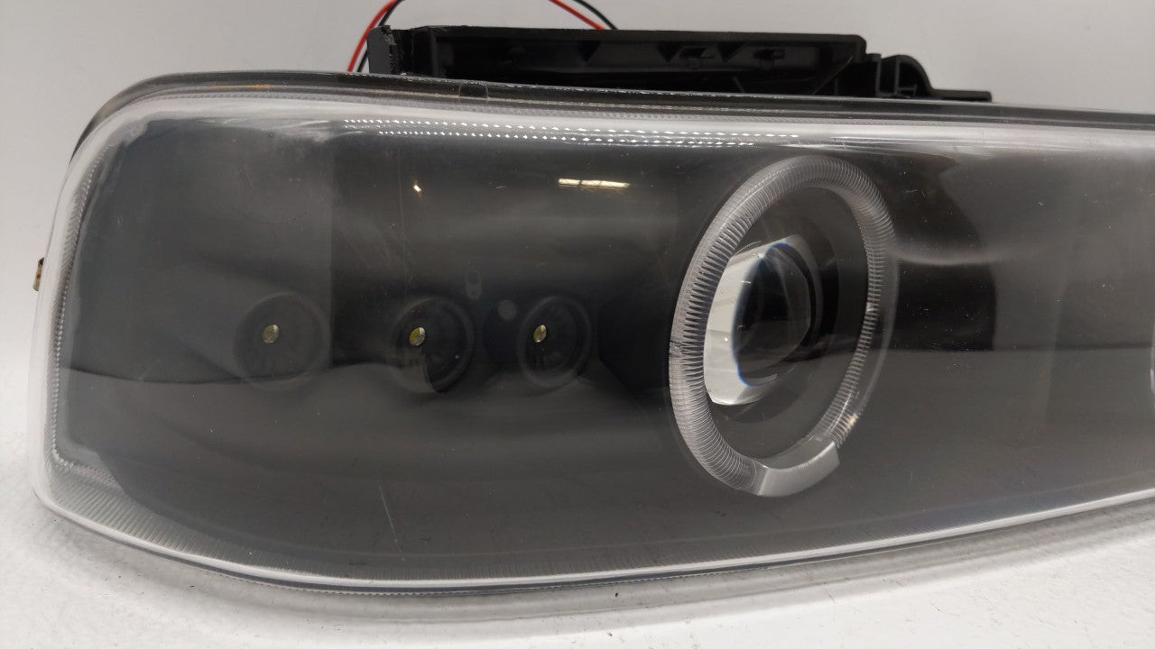 2000-2006 Chevrolet Tahoe Passenger Right Oem Head Light Headlight Lamp - Oemusedautoparts1.com