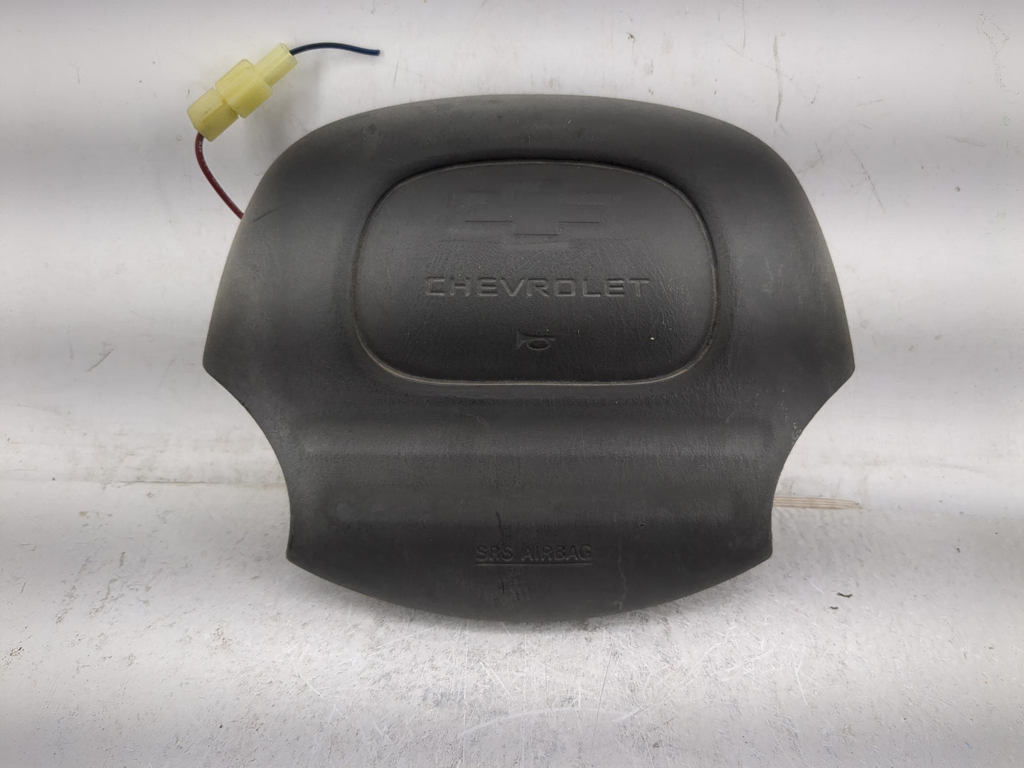 1999-2004 Chevrolet Tracker Air Bag Driver Left Steering Wheel Mounted Fits Fits 1999 2000 2001 2002 2003 2004 OEM Used Auto
