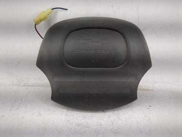 1999-2004 Chevrolet Tracker Air Bag Driver Left Steering Wheel Mounted Fits Fits 1999 2000 2001 2002 2003 2004 OEM Used Auto