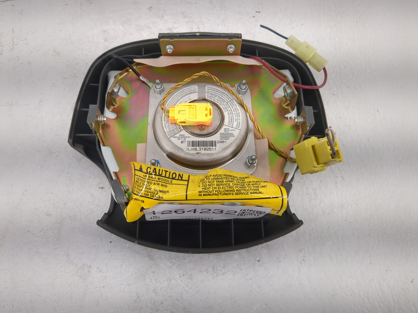 1999-2004 Chevrolet Tracker Air Bag Driver Left Steering Wheel Mounted Fits Fits 1999 2000 2001 2002 2003 2004 OEM Used Auto