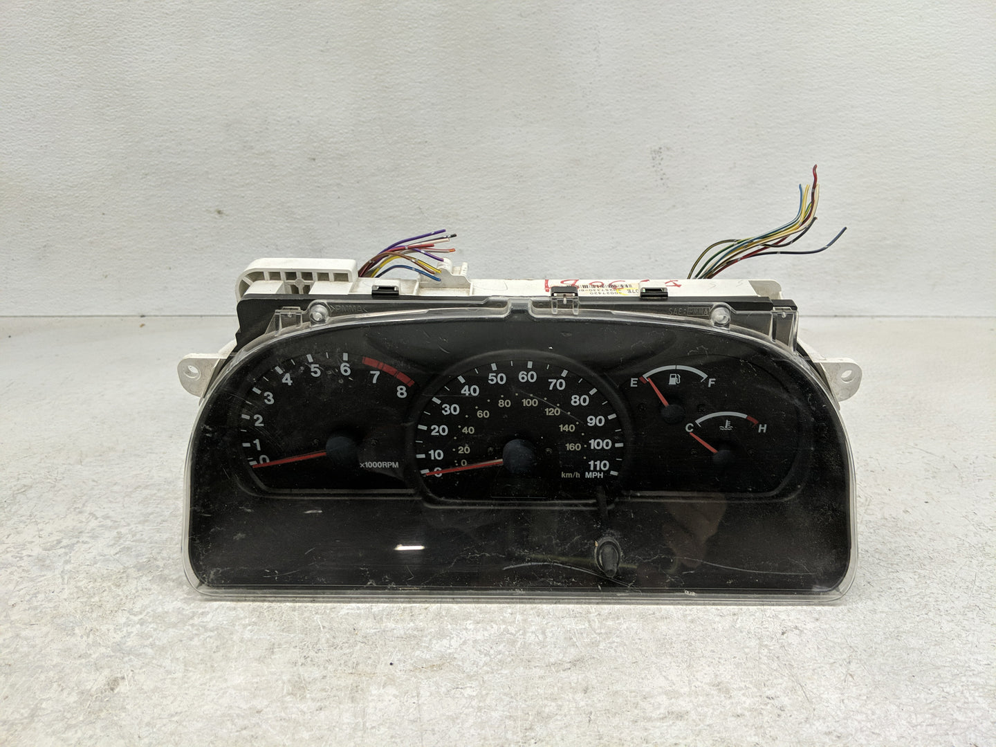 1999-2004 Chevrolet Tracker Instrument Cluster Speedometer Gauges P/N:TN257330-8010 30027420 Fits OEM Used Auto Parts - Oemu