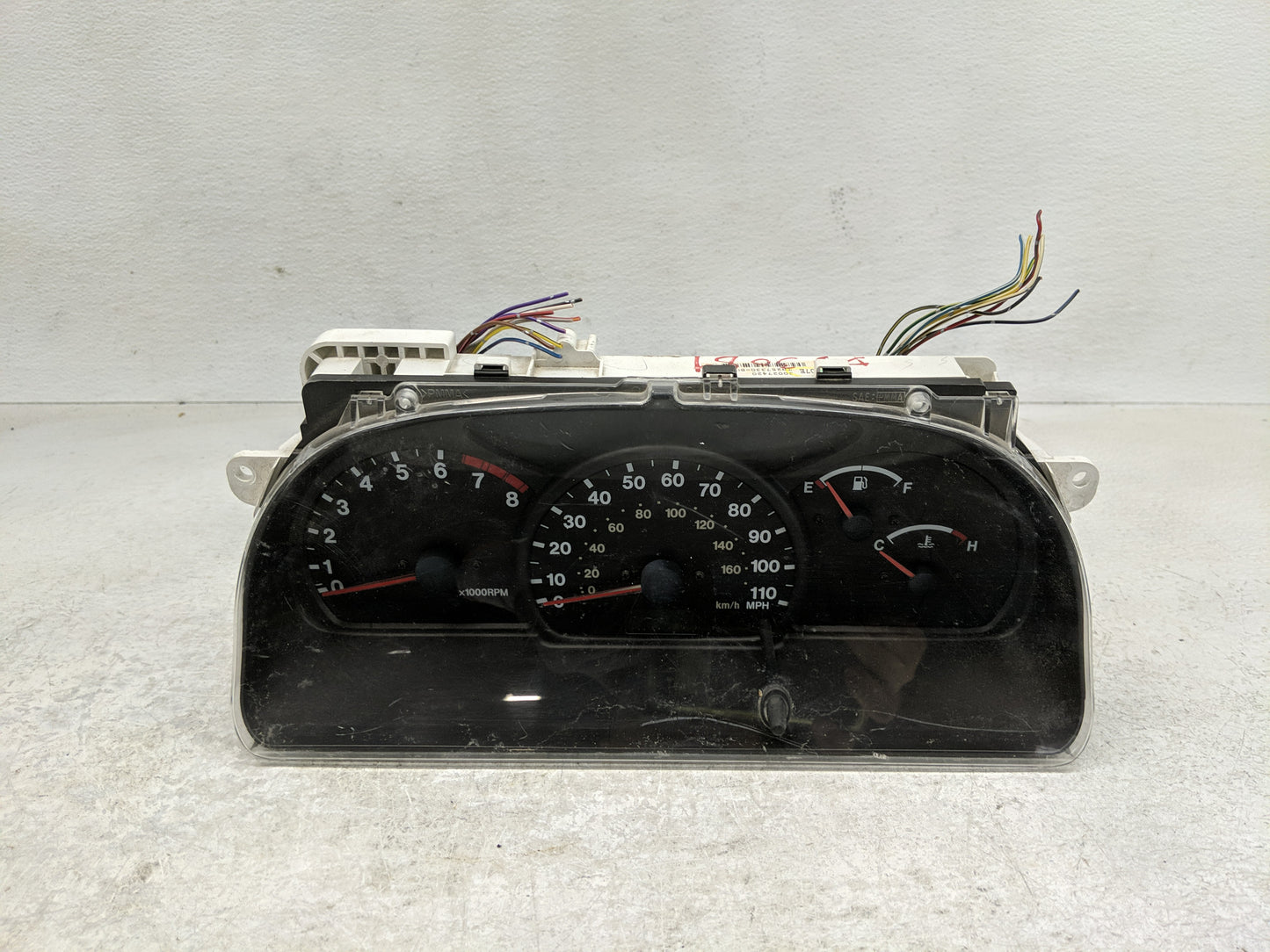 1999-2004 Chevrolet Tracker Instrument Cluster Speedometer Gauges P/N:TN257330-8010 30027420 Fits OEM Used Auto Parts - Oemu