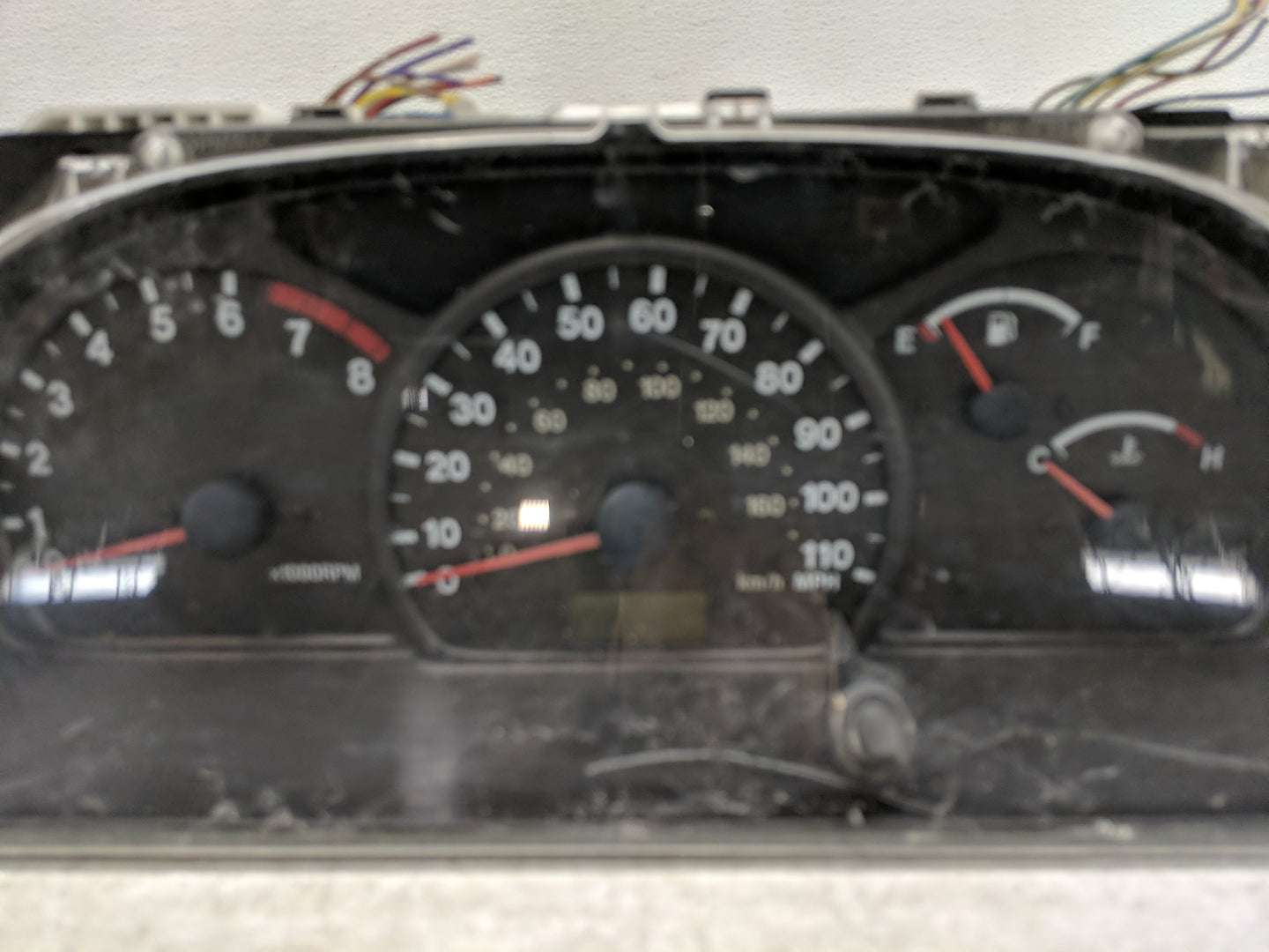1999-2004 Chevrolet Tracker Instrument Cluster Speedometer Gauges P/N:TN257330-8010 30027420 Fits OEM Used Auto Parts - Oemu