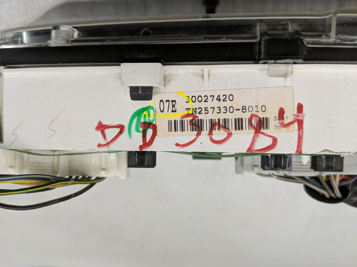 1999-2004 Chevrolet Tracker Instrument Cluster Speedometer Gauges P/N:TN257330-8010 30027420 Fits OEM Used Auto Parts - Oemu