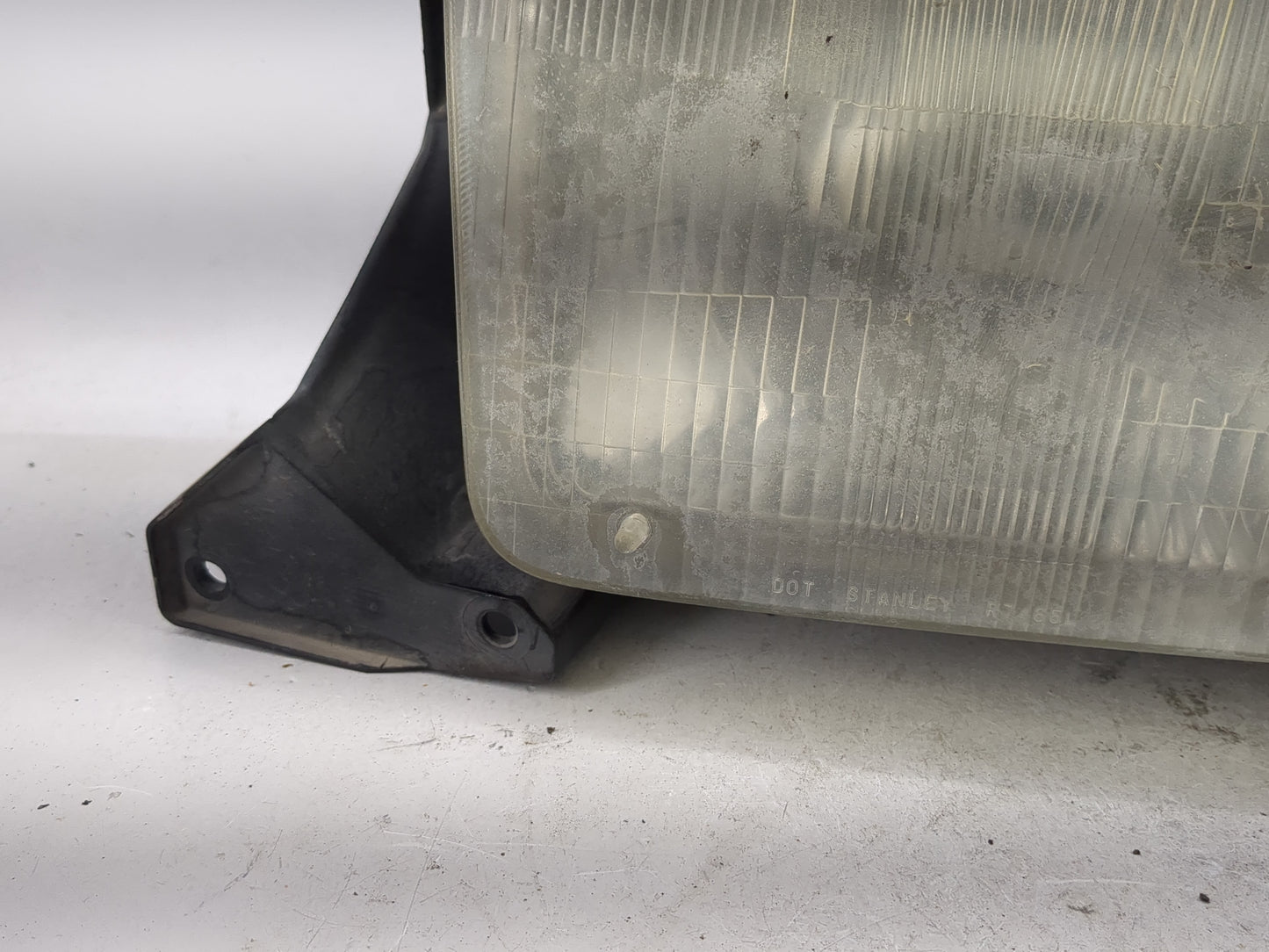 1999-2004 Chevrolet Tracker Driver Left Oem Head Light Headlight Lamp - Oemusedautoparts1.com