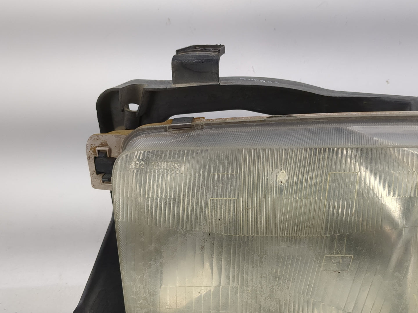1999-2004 Chevrolet Tracker Driver Left Oem Head Light Headlight Lamp - Oemusedautoparts1.com