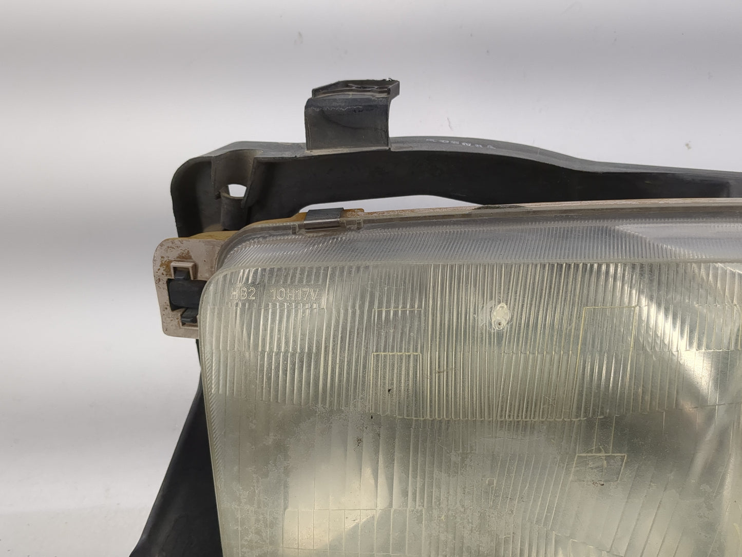 1999-2004 Chevrolet Tracker Driver Left Oem Head Light Headlight Lamp - Oemusedautoparts1.com
