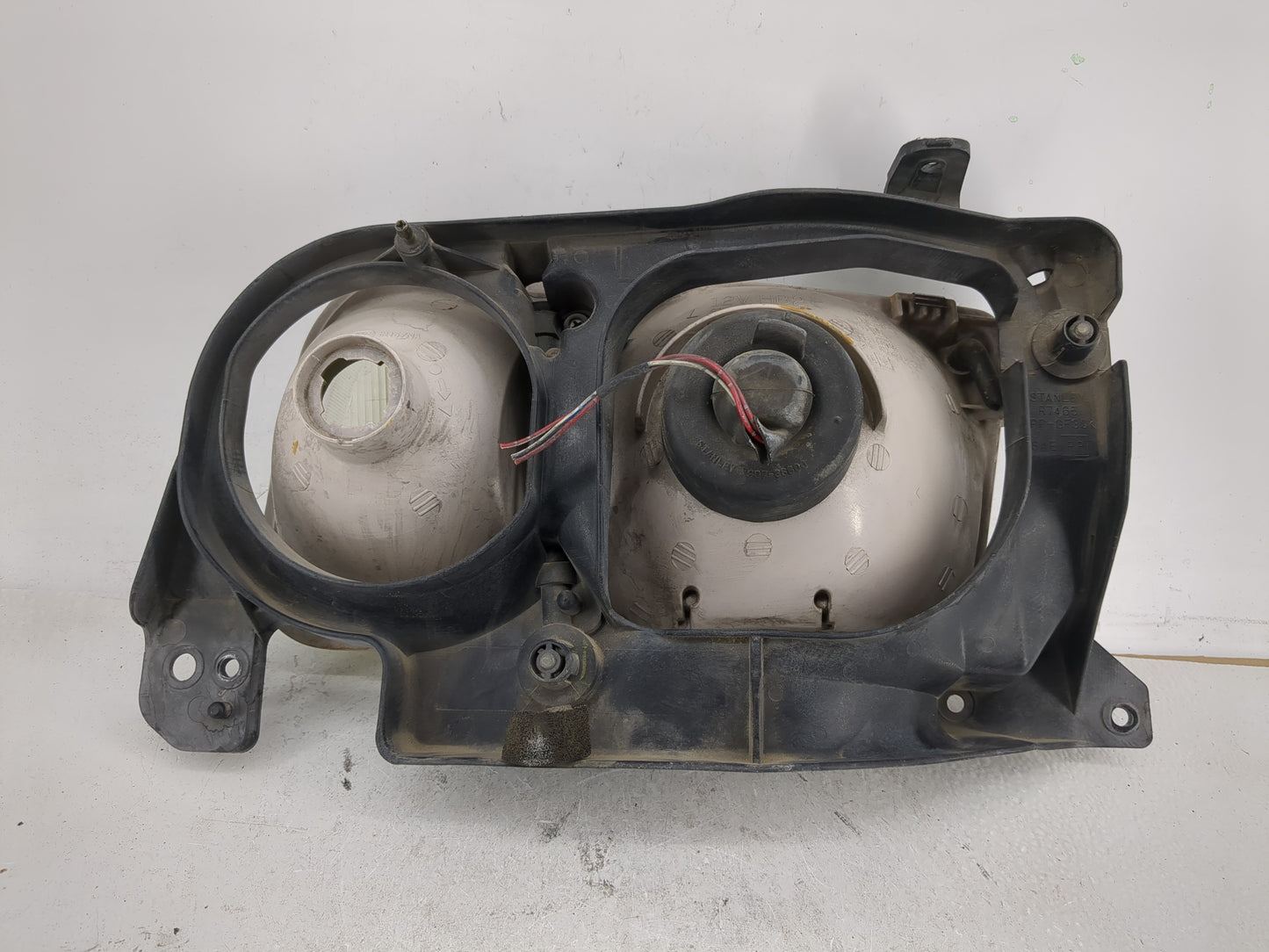 1999-2004 Chevrolet Tracker Driver Left Oem Head Light Headlight Lamp - Oemusedautoparts1.com