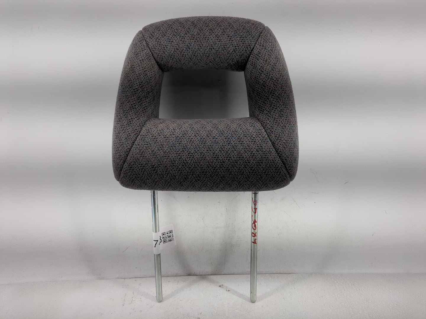 1999-2004 Chevrolet Tracker Headrest Head Rest Front Driver Passenger Seat Fits Fits 1999 2000 2001 2002 2003 2004 OEM Used 