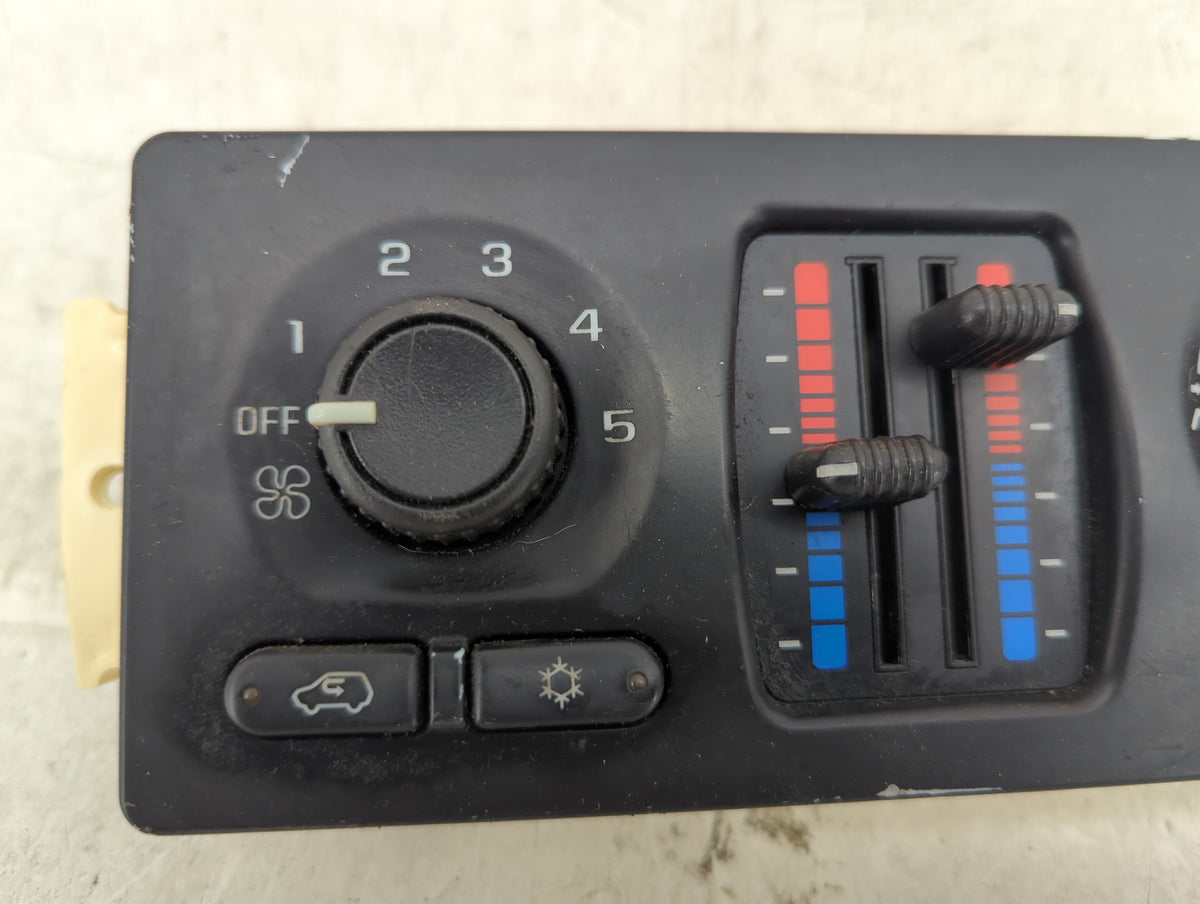 2002 Chevrolet Trailblazer Climate Control Module Temperature AC/Heater Replacement P/N:15076095 Fits OEM Used Auto Parts - 