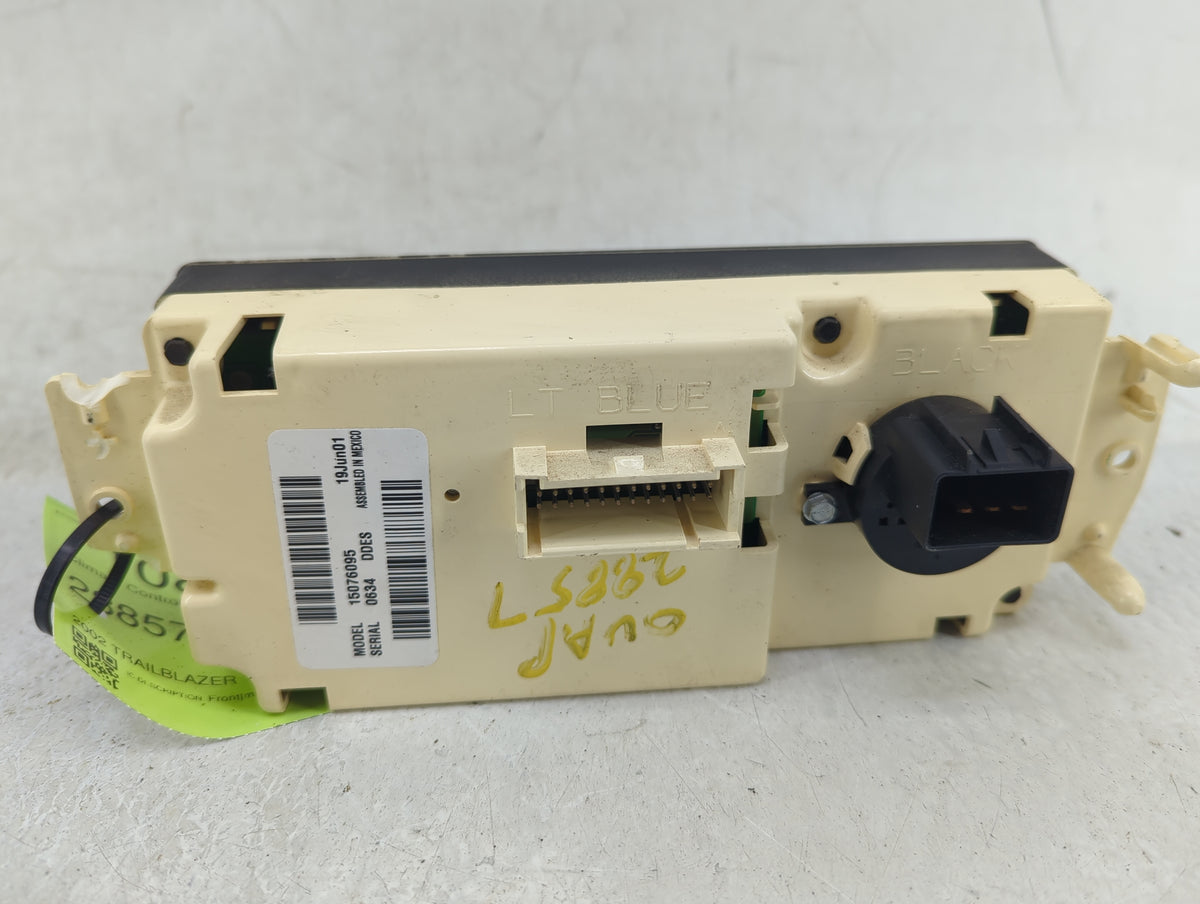 2002 Chevrolet Trailblazer Climate Control Module Temperature AC/Heater Replacement P/N:15076095 Fits OEM Used Auto Parts - 