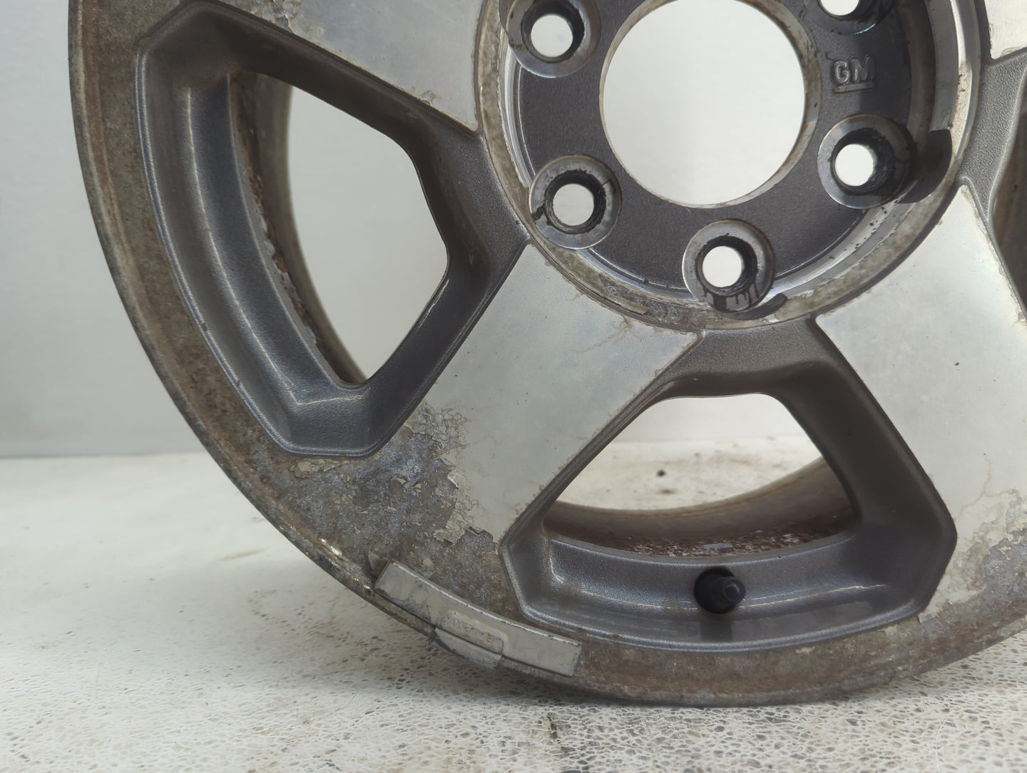 2002-2006 Chevrolet Trailblazer Oem Wheel Rim 1093684 - Oemusedautoparts1.com