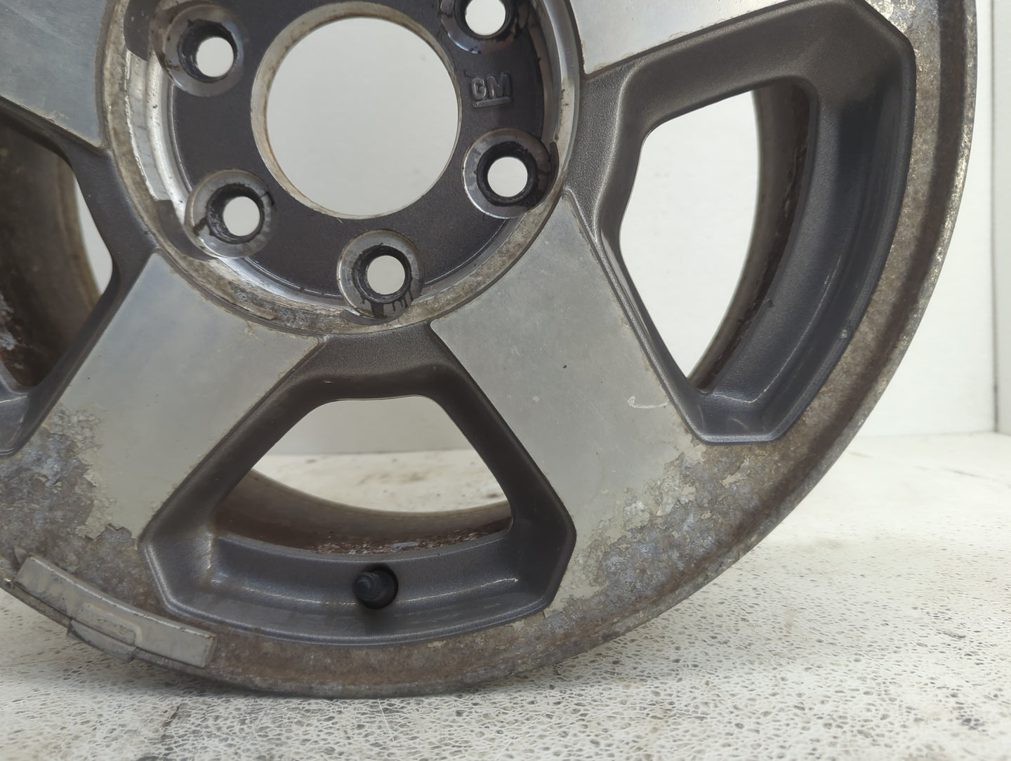 2002-2006 Chevrolet Trailblazer Oem Wheel Rim 1093684 - Oemusedautoparts1.com
