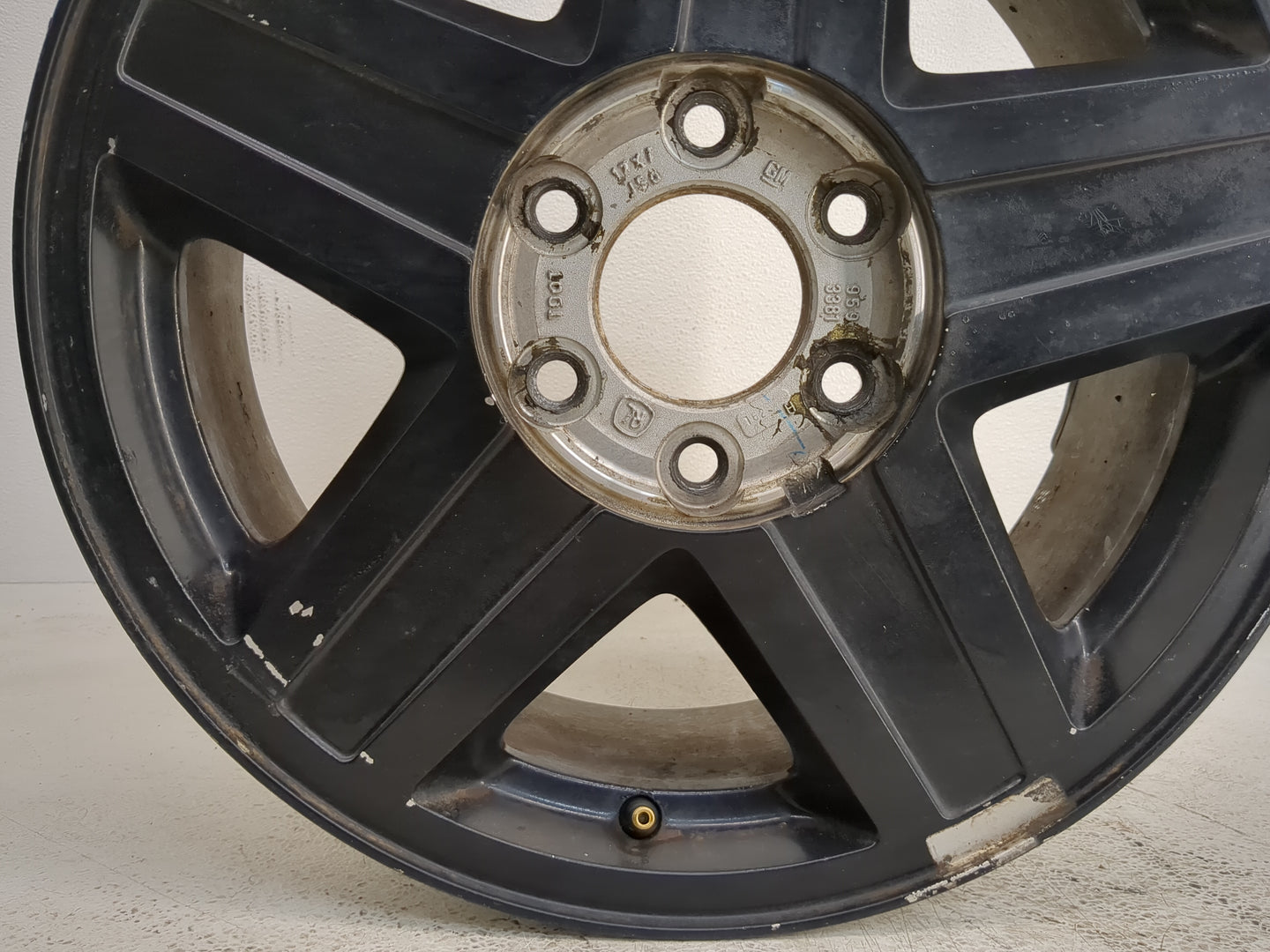 2002-2003 Chevrolet Trailblazer Oem Wheel Rim Black 1229537 - Oemusedautoparts1.com
