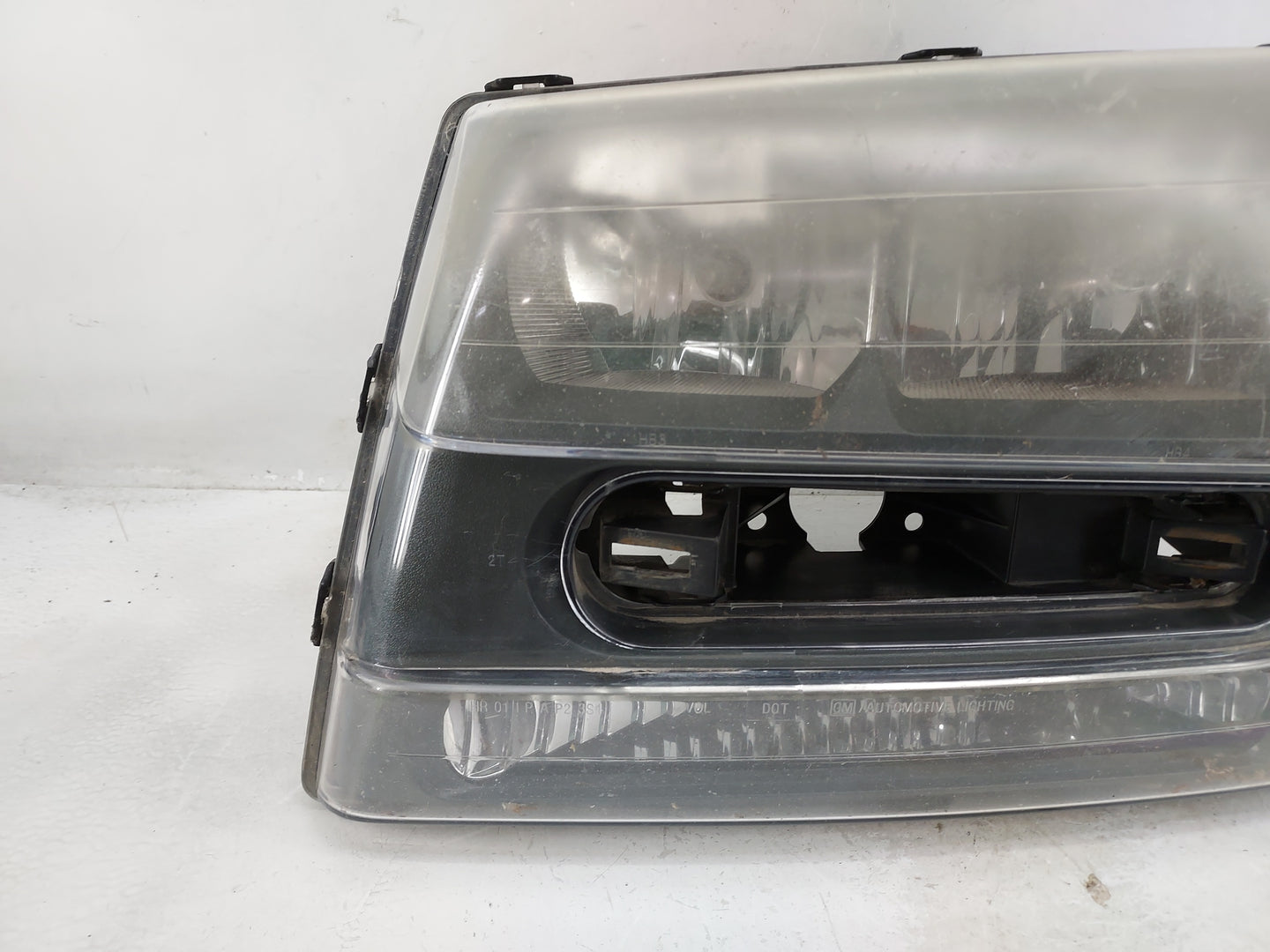 2002 Chevrolet Trailblazer Driver Left Oem Head Light Headlight Lamp - Oemusedautoparts1.com