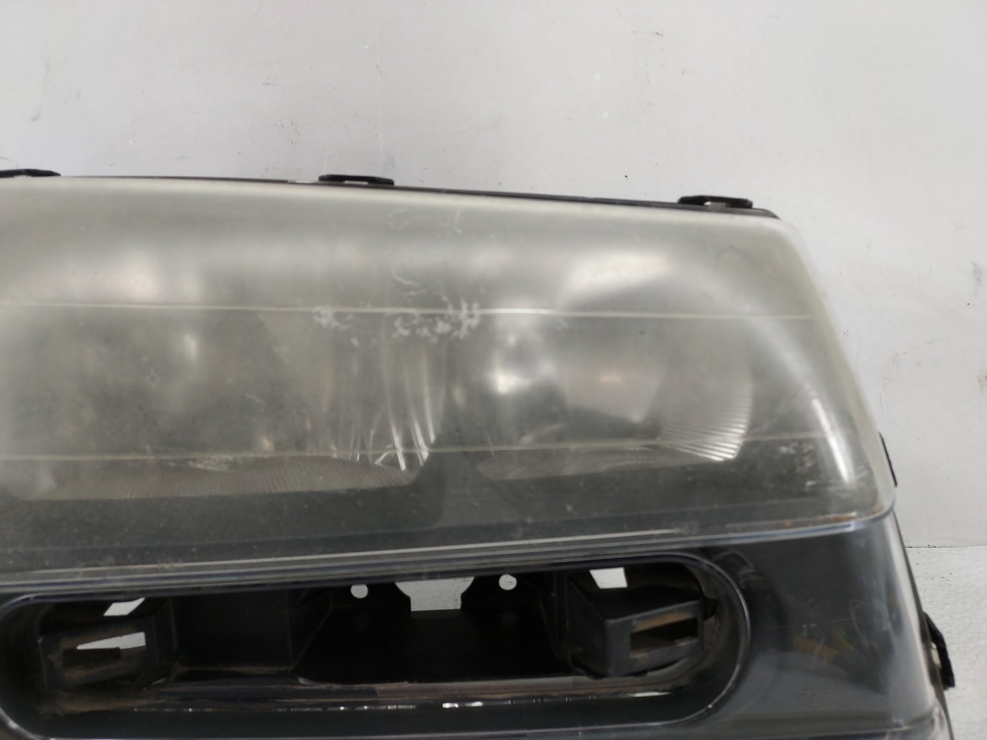 2002 Chevrolet Trailblazer Passenger Right Oem Head Light Headlight Lamp - Oemusedautoparts1.com