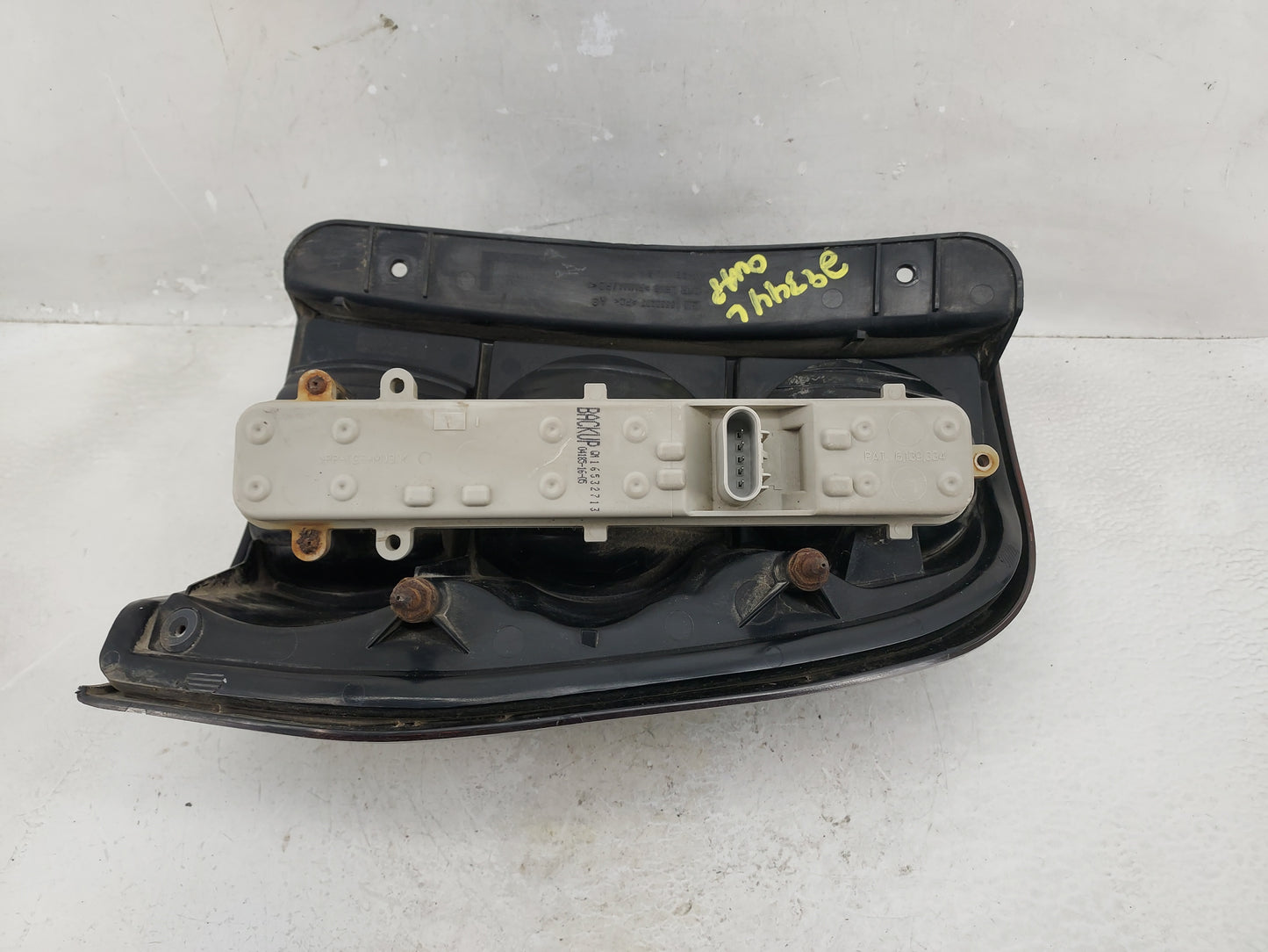 2002-2009 Chevrolet Trailblazer Tail Light Assembly Driver Left OEM Fits Fits 2002 2003 2004 2005 2006 2007 2008 2009 OEM Us