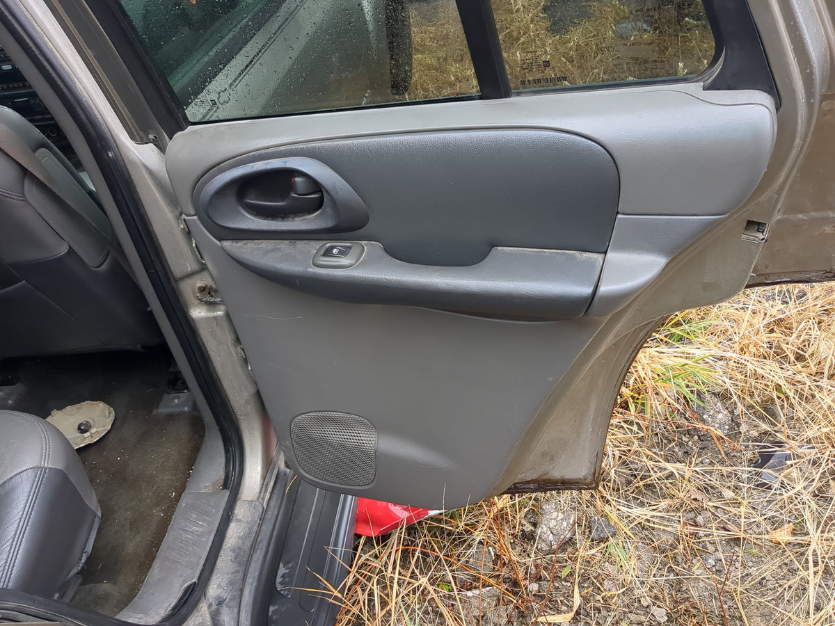 2002-2004 Chevrolet Trailblazer Passenger Rear Door Oem 1231409 - Oemusedautoparts1.com