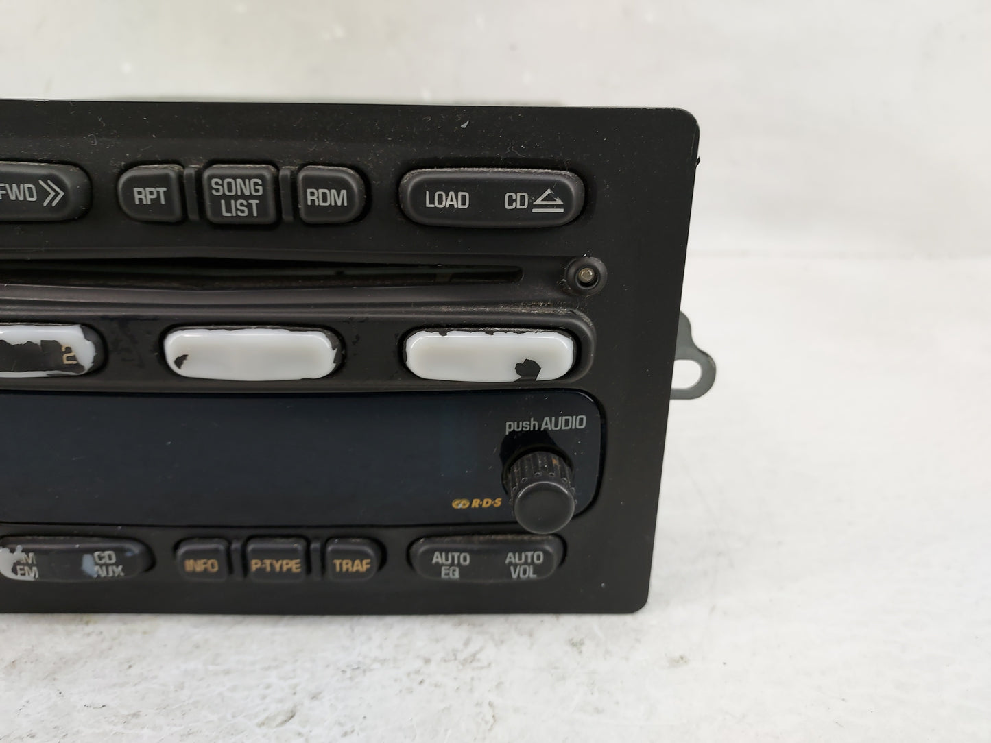 2002-2003 Chevrolet Trailblazer Radio AM FM Cd Player Receiver Replacement Fits Fits 2002 2003 OEM Used Auto Parts - Oemused