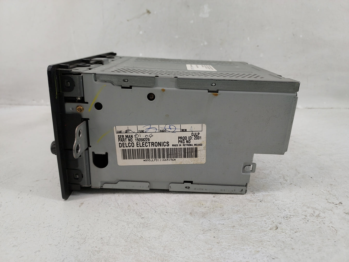 2002-2003 Chevrolet Trailblazer Radio AM FM Cd Player Receiver Replacement Fits Fits 2002 2003 OEM Used Auto Parts - Oemused