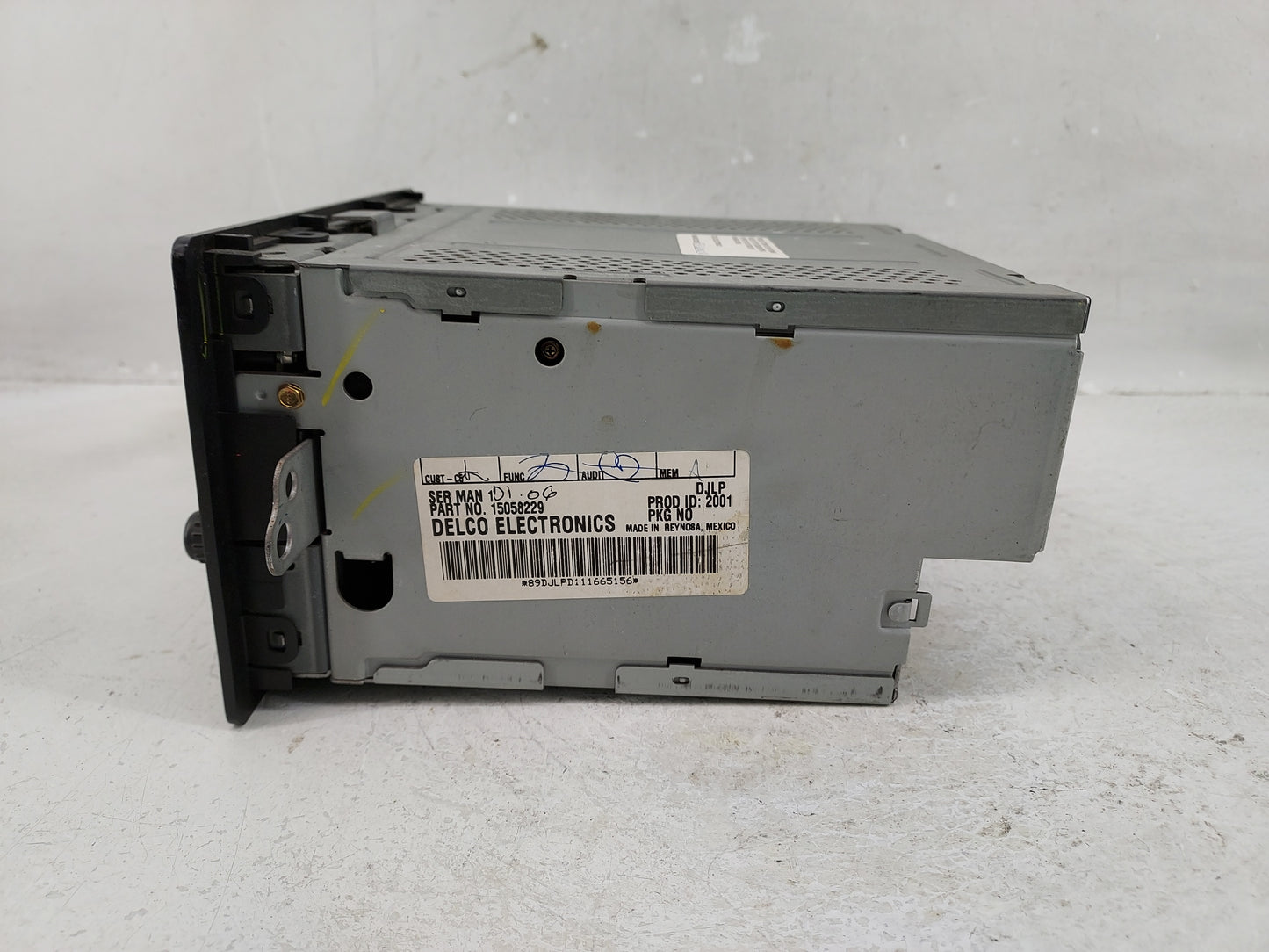 2002-2003 Chevrolet Trailblazer Radio AM FM Cd Player Receiver Replacement Fits Fits 2002 2003 OEM Used Auto Parts - Oemused