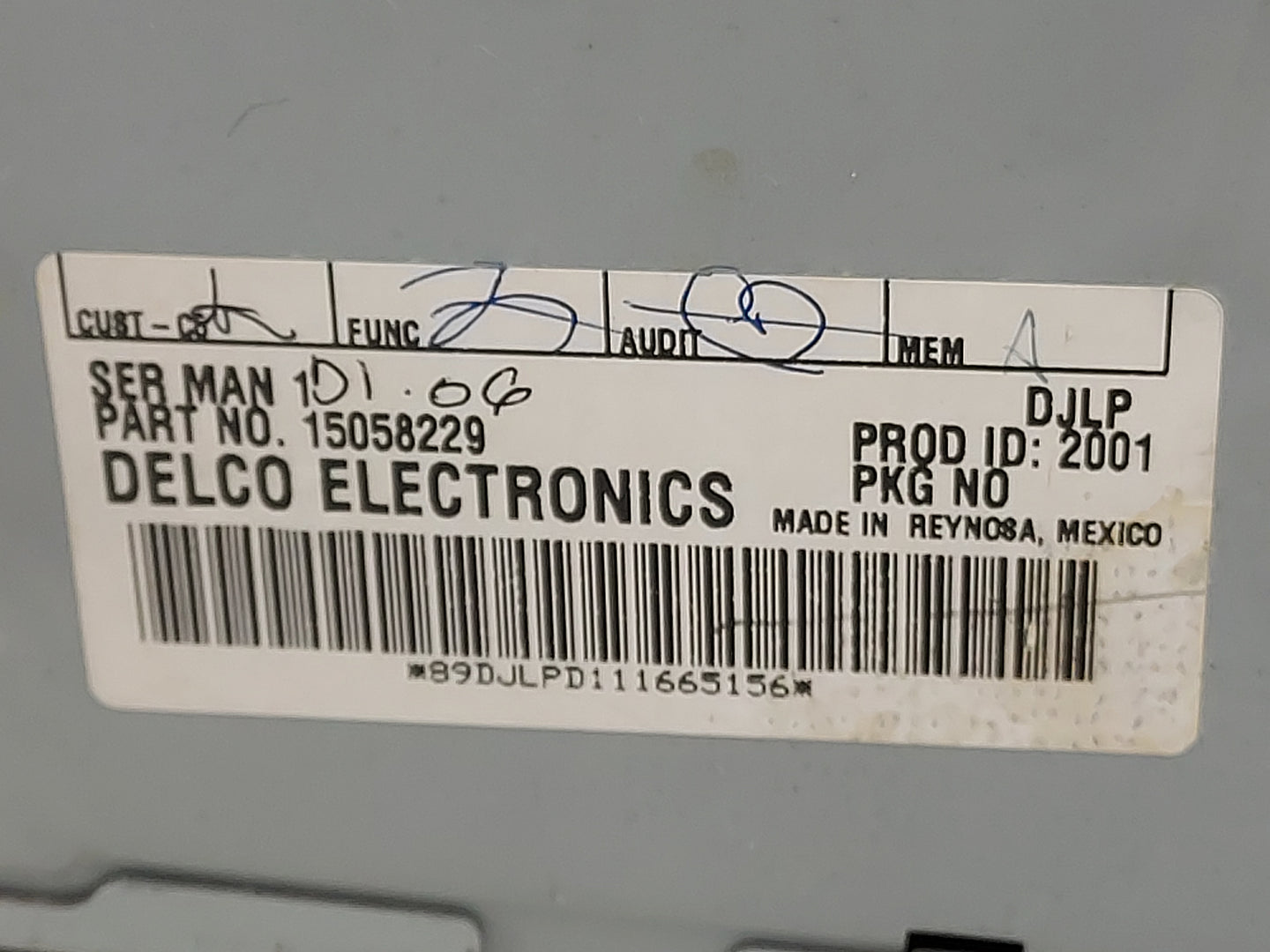 2002-2003 Chevrolet Trailblazer Radio AM FM Cd Player Receiver Replacement Fits Fits 2002 2003 OEM Used Auto Parts - Oemused