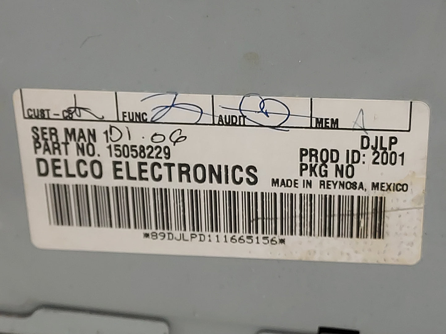 2002-2003 Chevrolet Trailblazer Radio AM FM Cd Player Receiver Replacement Fits Fits 2002 2003 OEM Used Auto Parts - Oemused