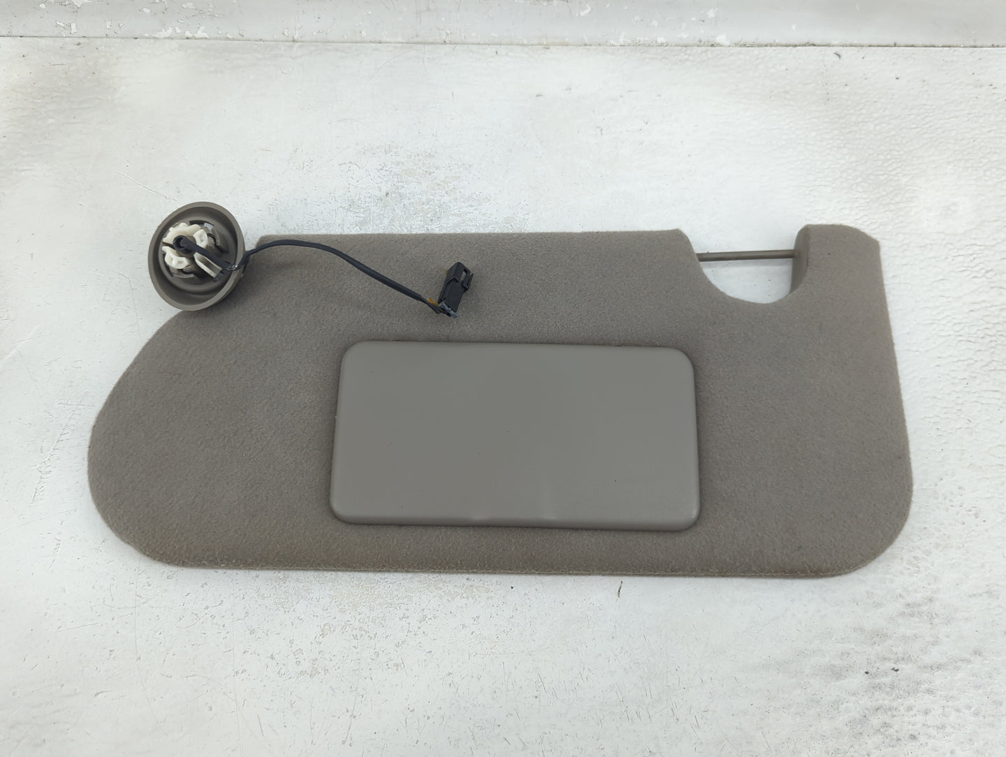 2002-2004 Chevrolet Trailblazer Sun Visor Shade Replacement Driver Left Mirror Fits Fits 2002 2003 2004 OEM Used Auto Parts 