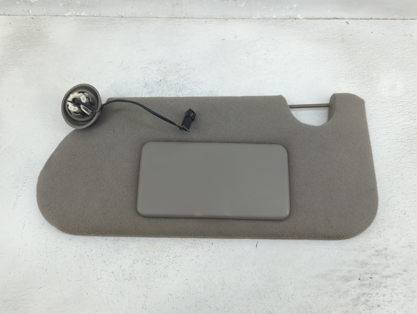 2002-2004 Chevrolet Trailblazer Sun Visor Shade Replacement Driver Left Mirror Fits Fits 2002 2003 2004 OEM Used Auto Parts 