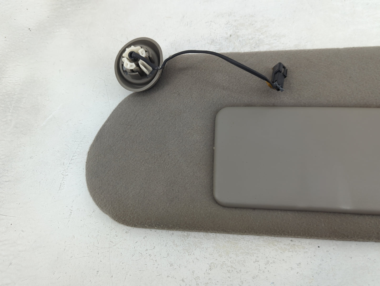 2002-2004 Chevrolet Trailblazer Sun Visor Shade Replacement Driver Left Mirror Fits Fits 2002 2003 2004 OEM Used Auto Parts 