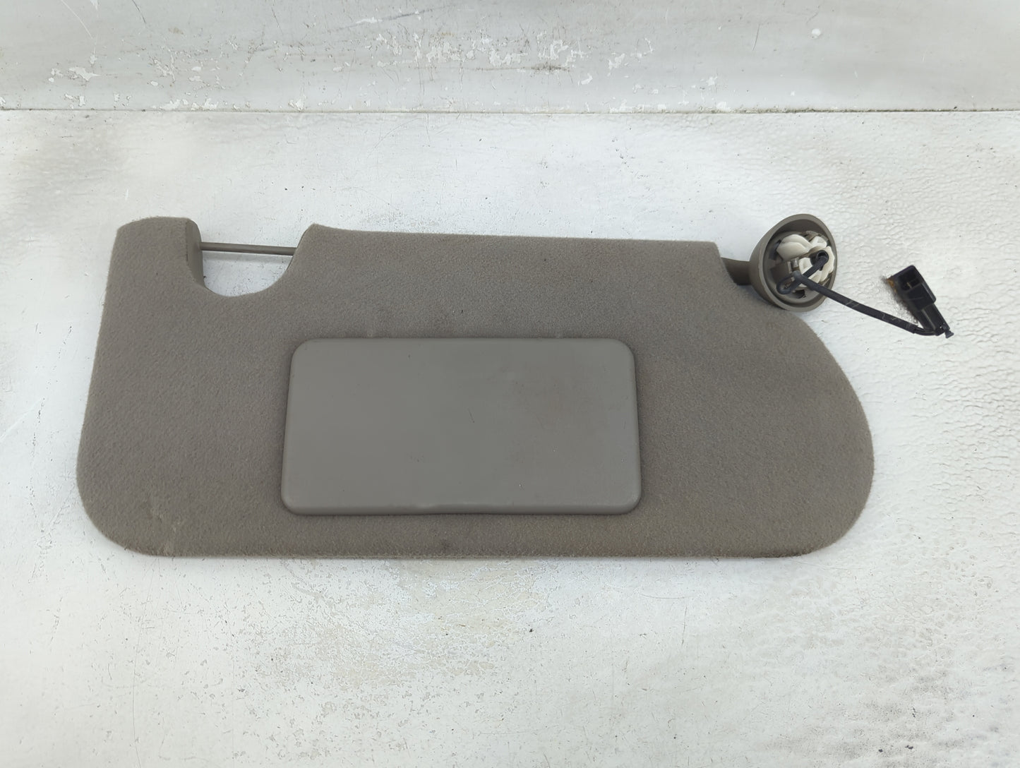 2002-2004 Chevrolet Trailblazer Sun Visor Shade Replacement Passenger Right Mirror Fits Fits 2002 2003 2004 OEM Used Auto Pa