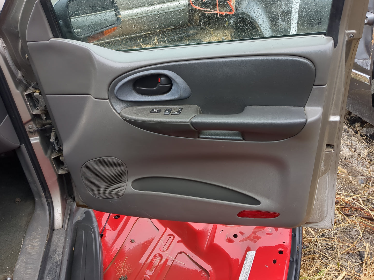 Door Panels 2002 CHEVROLET TRAILBLAZER - Oemusedautoparts1.com