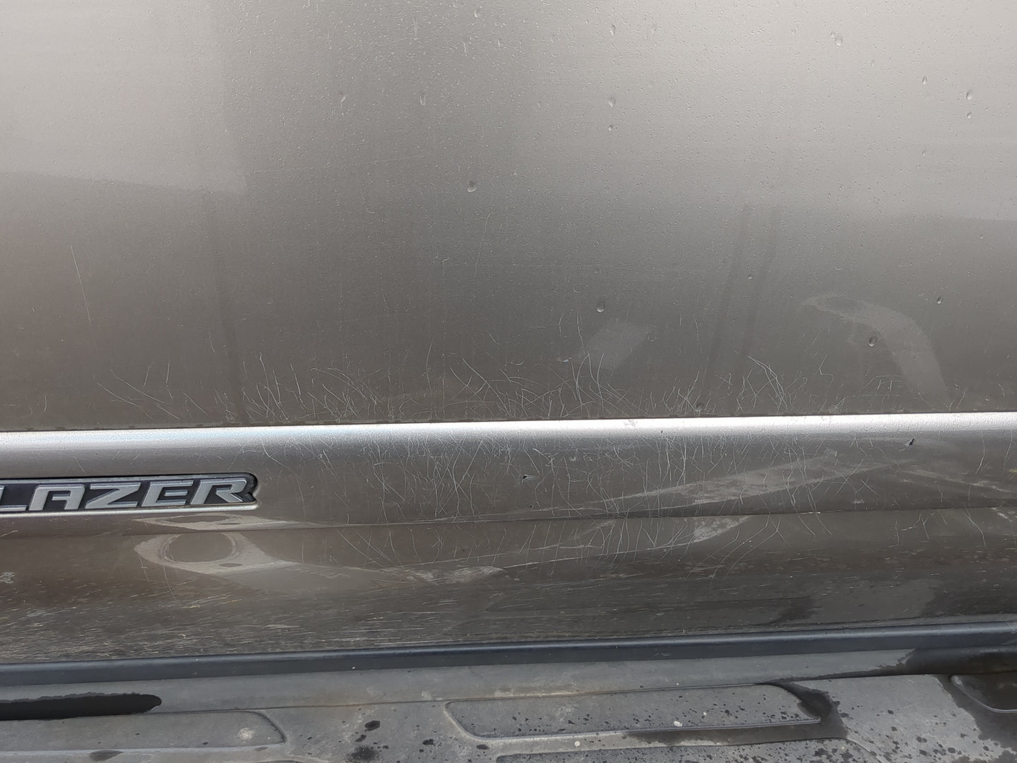 2002-2004 Chevrolet Trailblazer Driver Front Door Oem 1231489 - Oemusedautoparts1.com