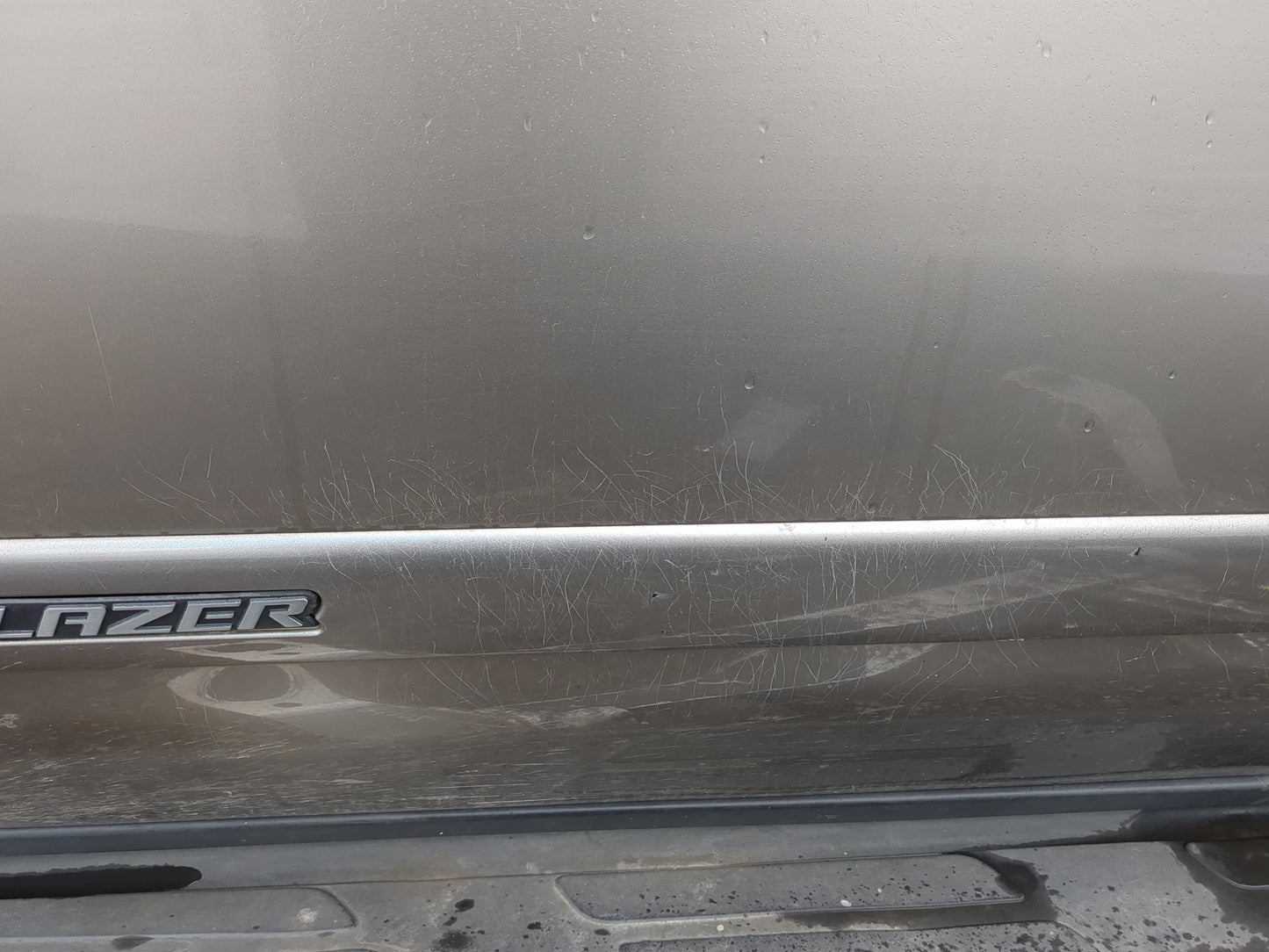 2002-2004 Chevrolet Trailblazer Driver Front Door Oem 1231489 - Oemusedautoparts1.com