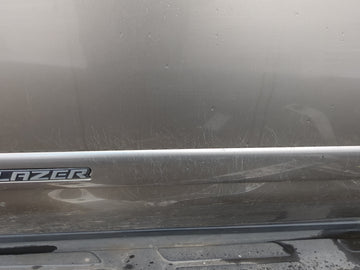 2002-2004 Chevrolet Trailblazer Driver Front Door Oem