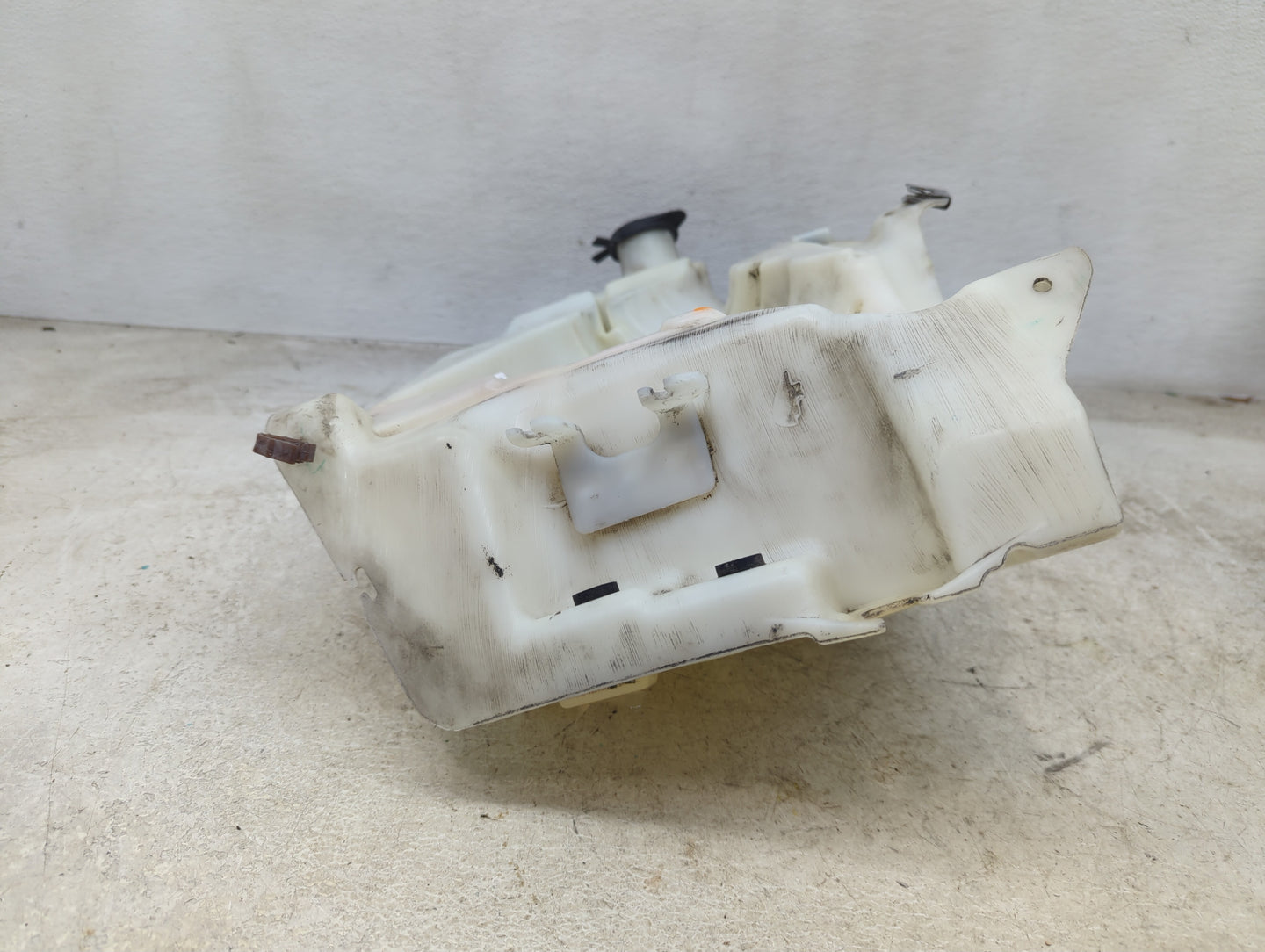 2002 Chevrolet Trailblazer Windshield Washer Fluid Reservoir Bottle Oem - Oemusedautoparts1.com