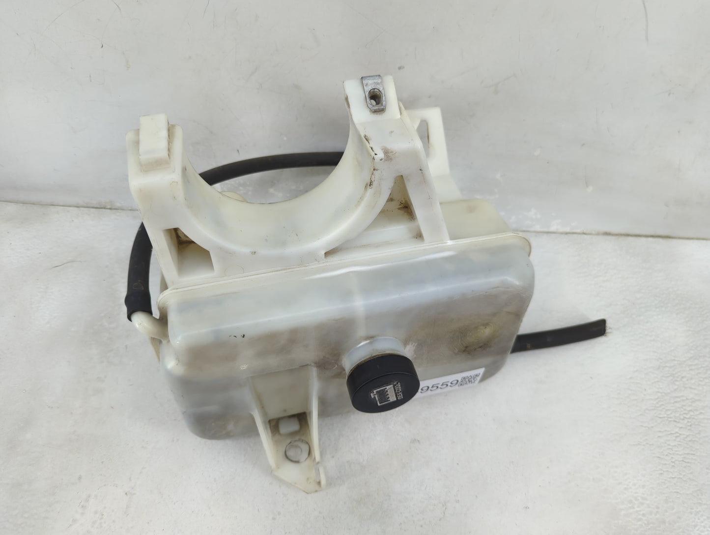 2002 Trailblazer Radiator Coolant Overflow Expansion Tank Bottle - Oemusedautoparts1.com