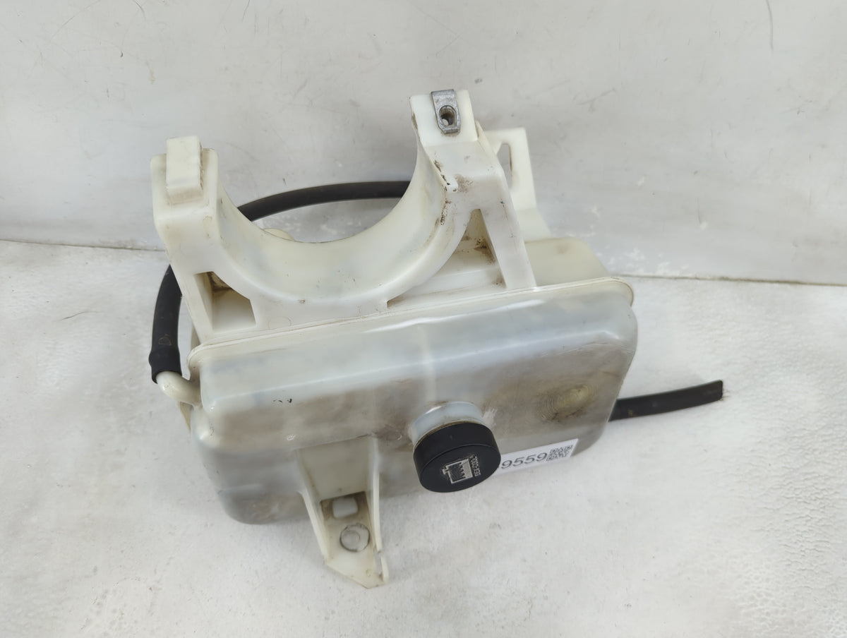2002 Trailblazer Radiator Coolant Overflow Expansion Tank Bottle - Oemusedautoparts1.com
