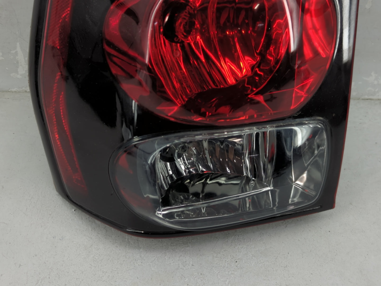 2002-2009 Chevrolet Trailblazer Tail Light Assembly Driver Left OEM Fits Fits 2002 2003 2004 2005 2006 2007 2008 2009 OEM Us