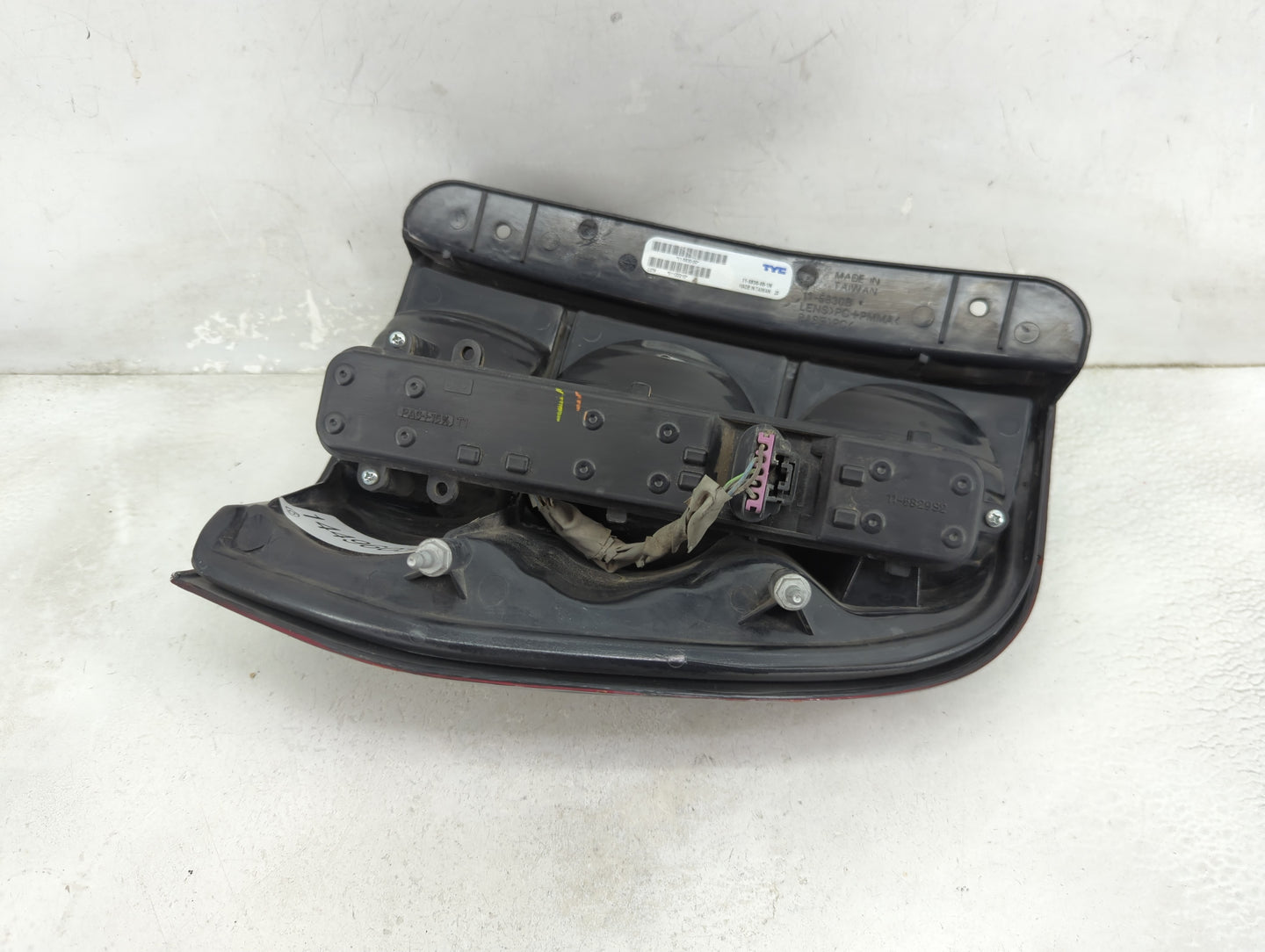 2002-2009 Chevrolet Trailblazer Tail Light Assembly Driver Left OEM Fits Fits 2002 2003 2004 2005 2006 2007 2008 2009 OEM Us